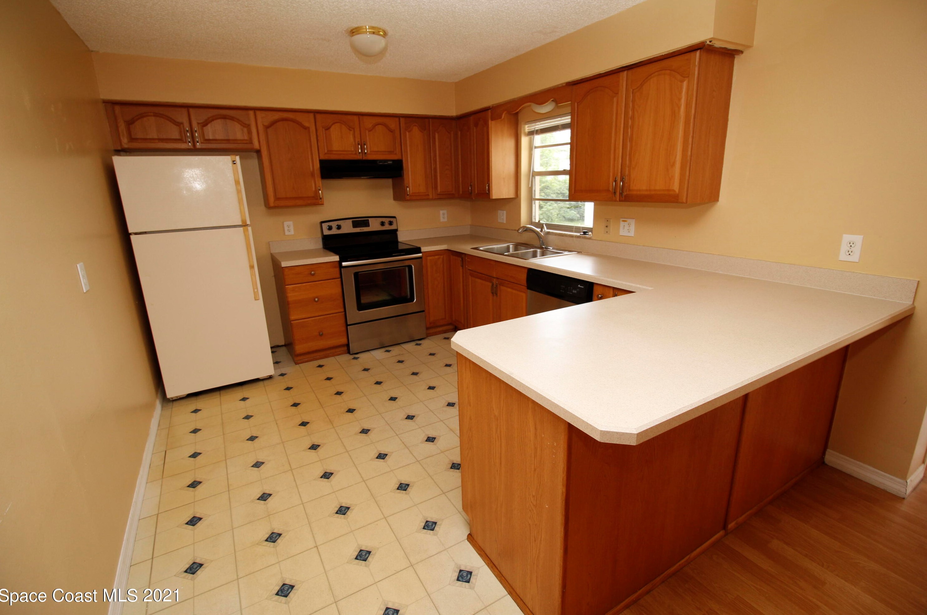 399 Comet Ave Se, Melbourne, FL 32909