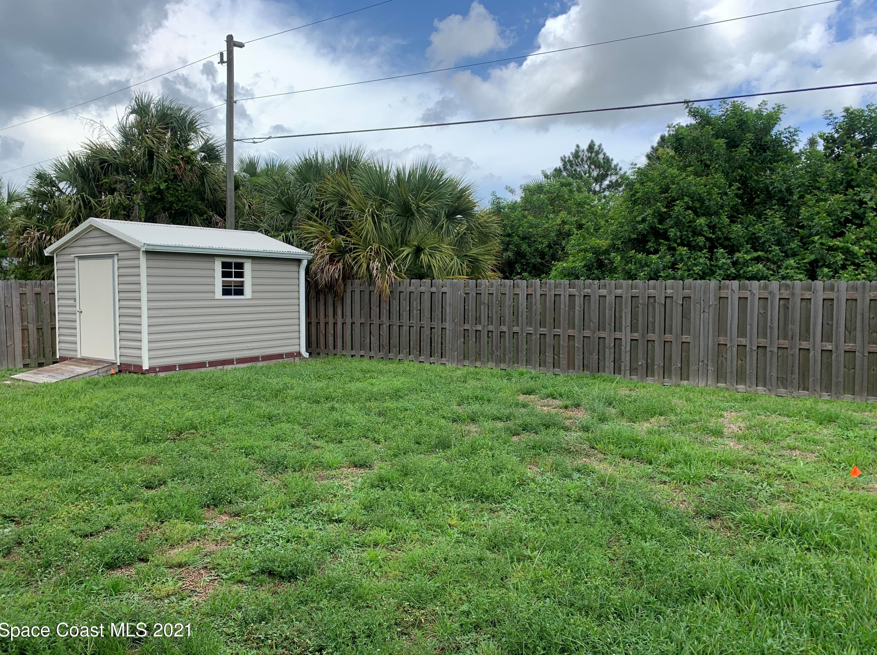 571 Haleybury St Sw, Melbourne, FL 32908