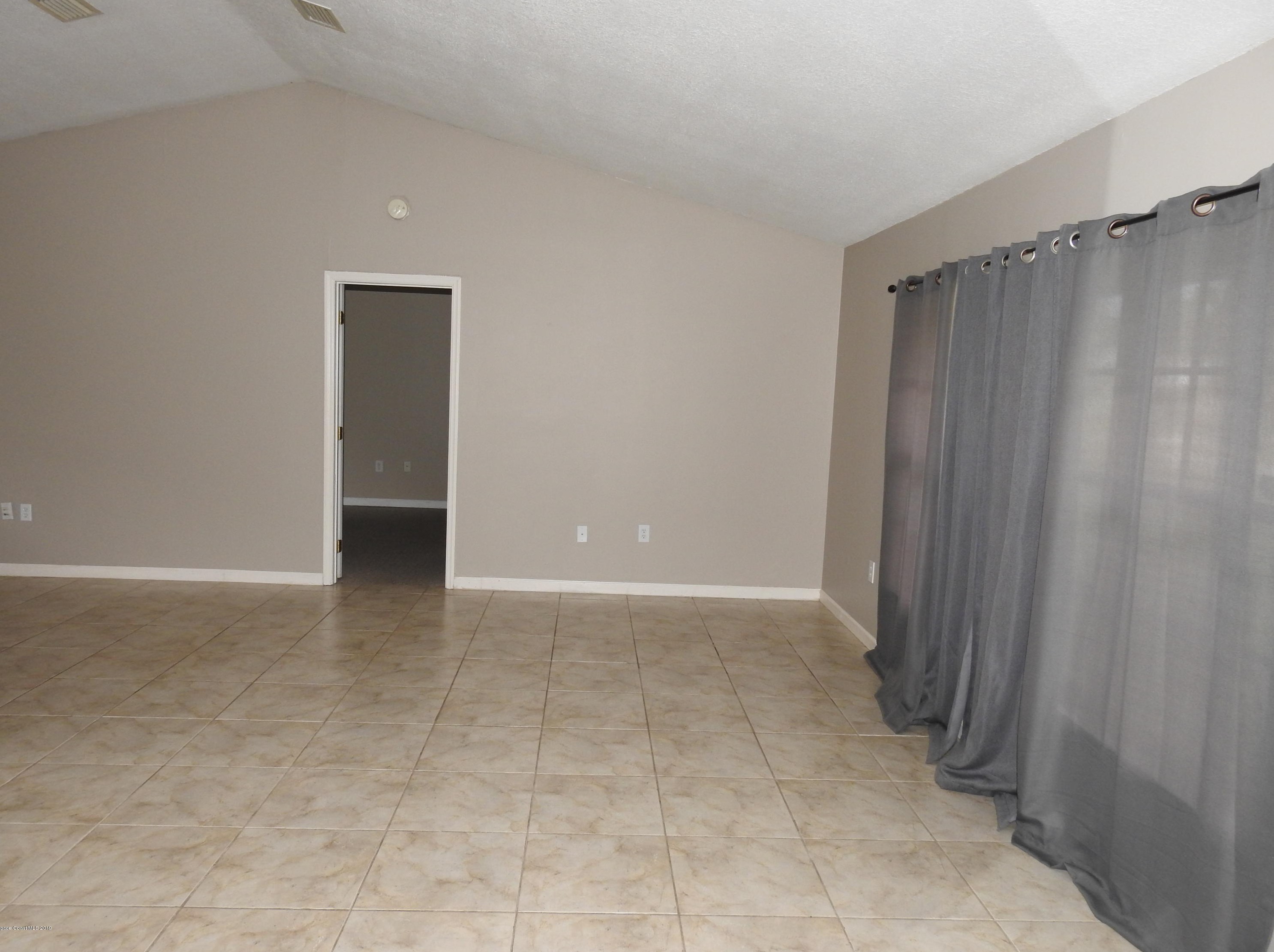 745 Huntington St Ne, Melbourne, FL 32907