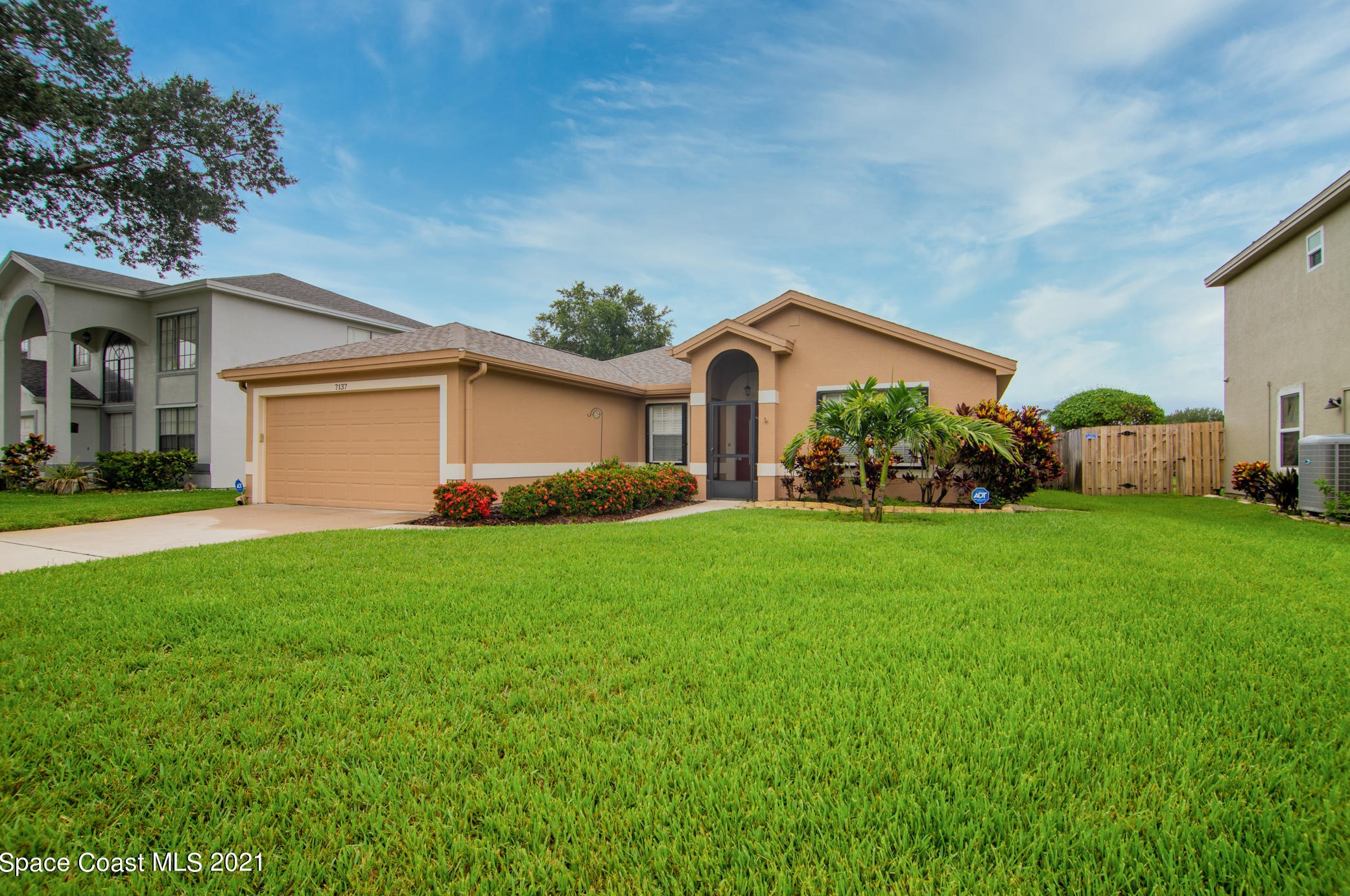 7137 Hammock Lakes Dr, Melbourne, FL 32940-7960