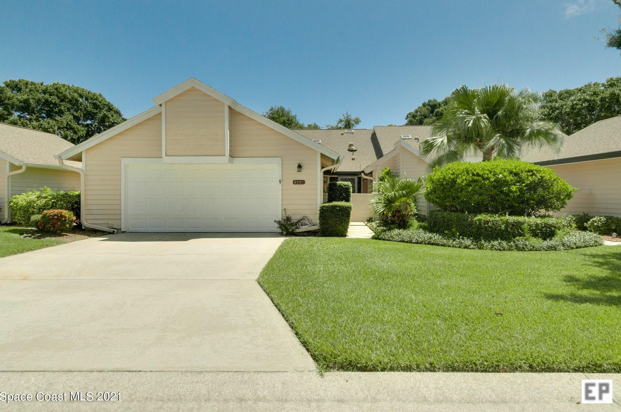 853 Ridge Lake Dr, Melbourne, FL 32940-1762