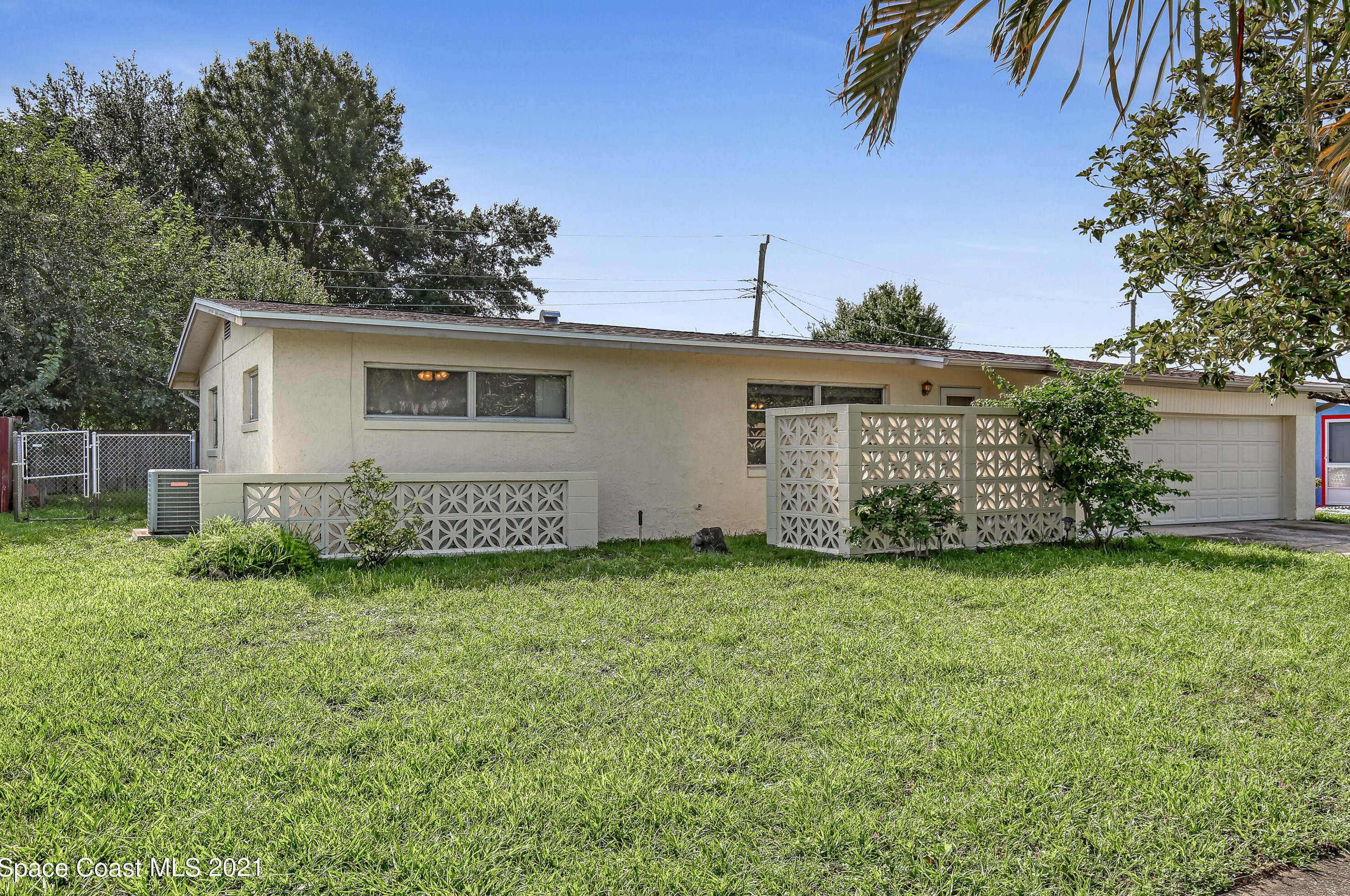 300 Bahama Dr, Merritt Island, FL 32952-3605