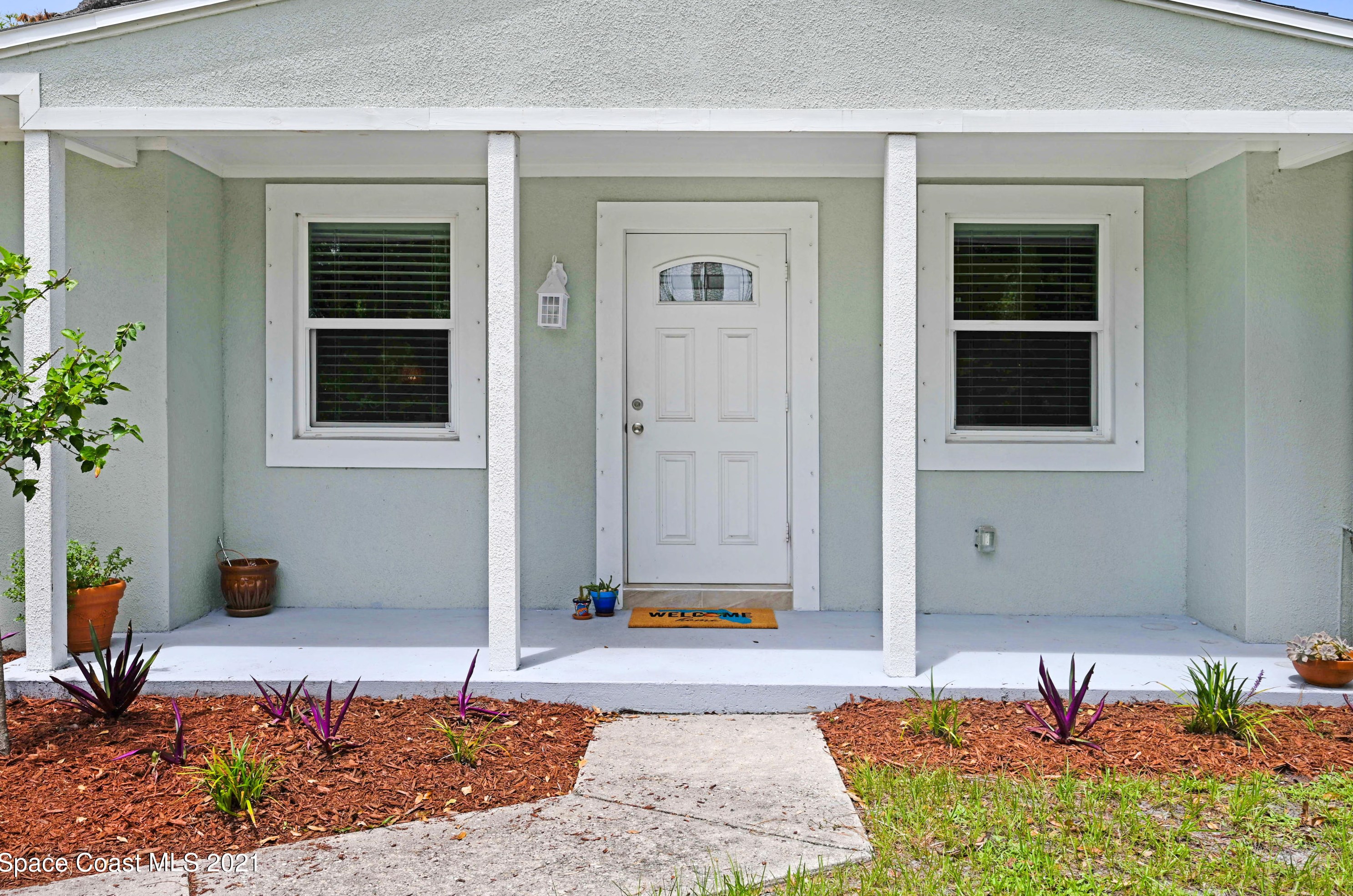 827 Glenmore Cir, Melbourne, FL 32901-4105