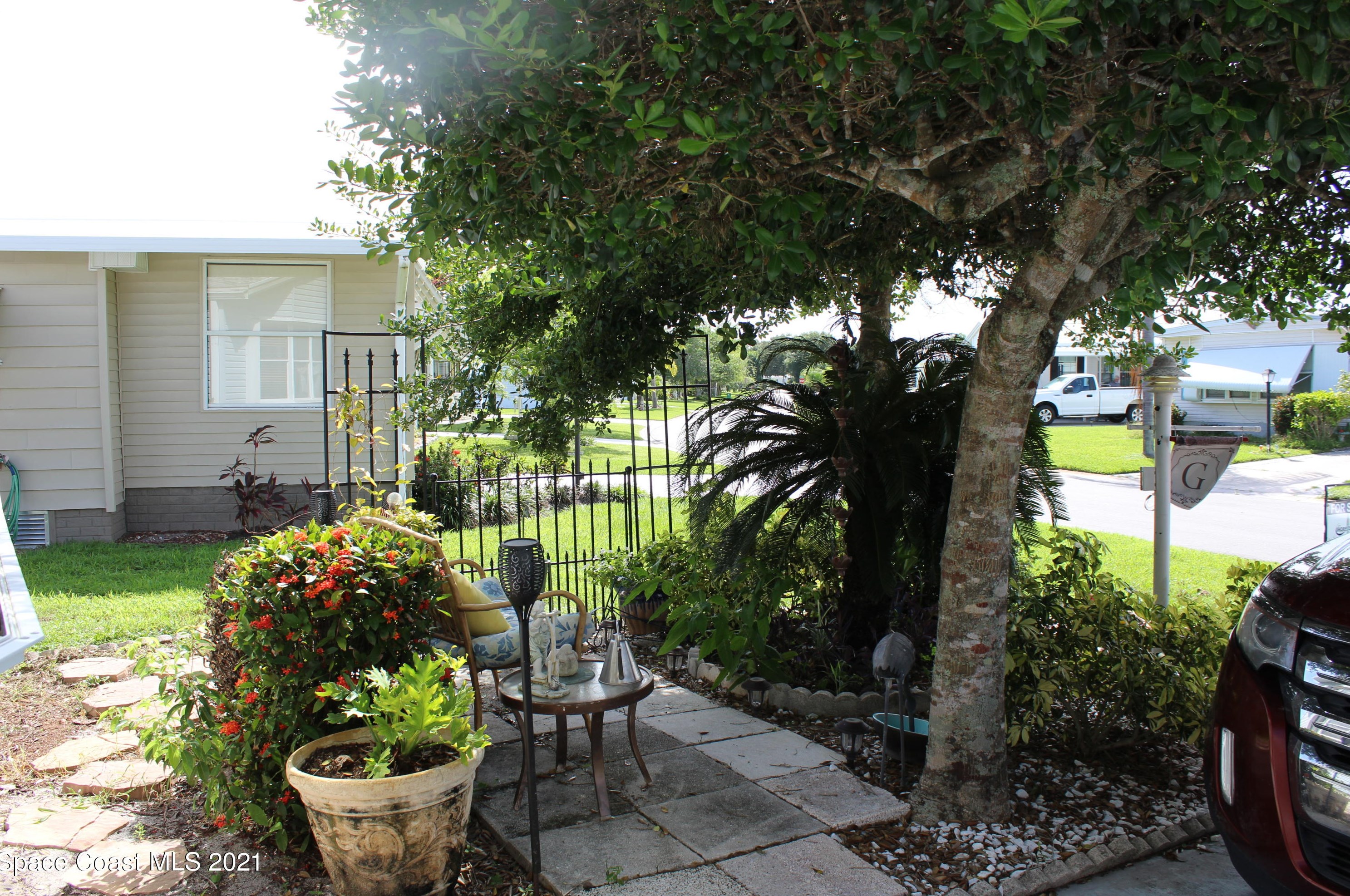 933 Thrush Cir, Sebastian, FL 32976