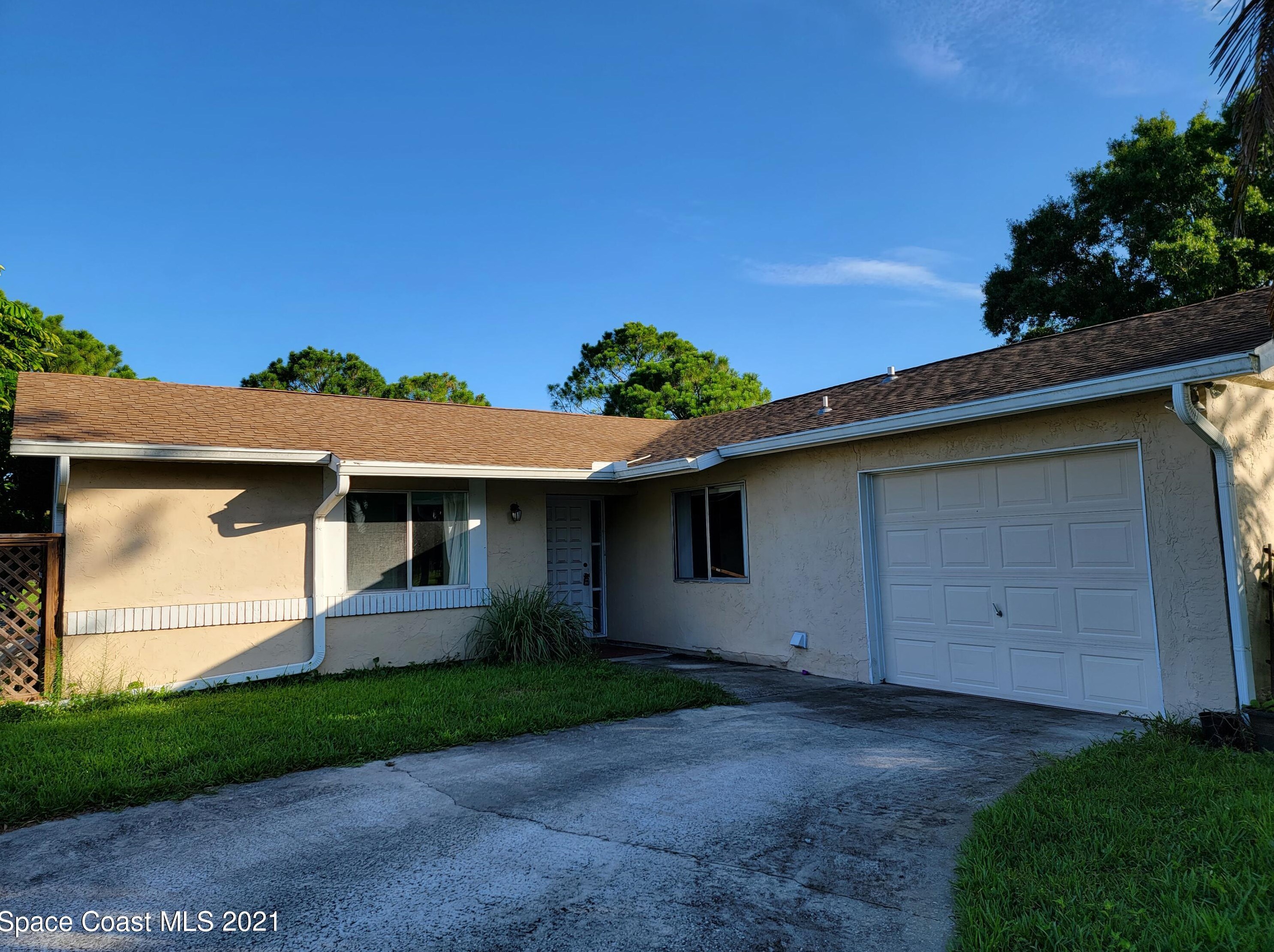 1555 Iota Ct, Melbourne, FL 32905-3814