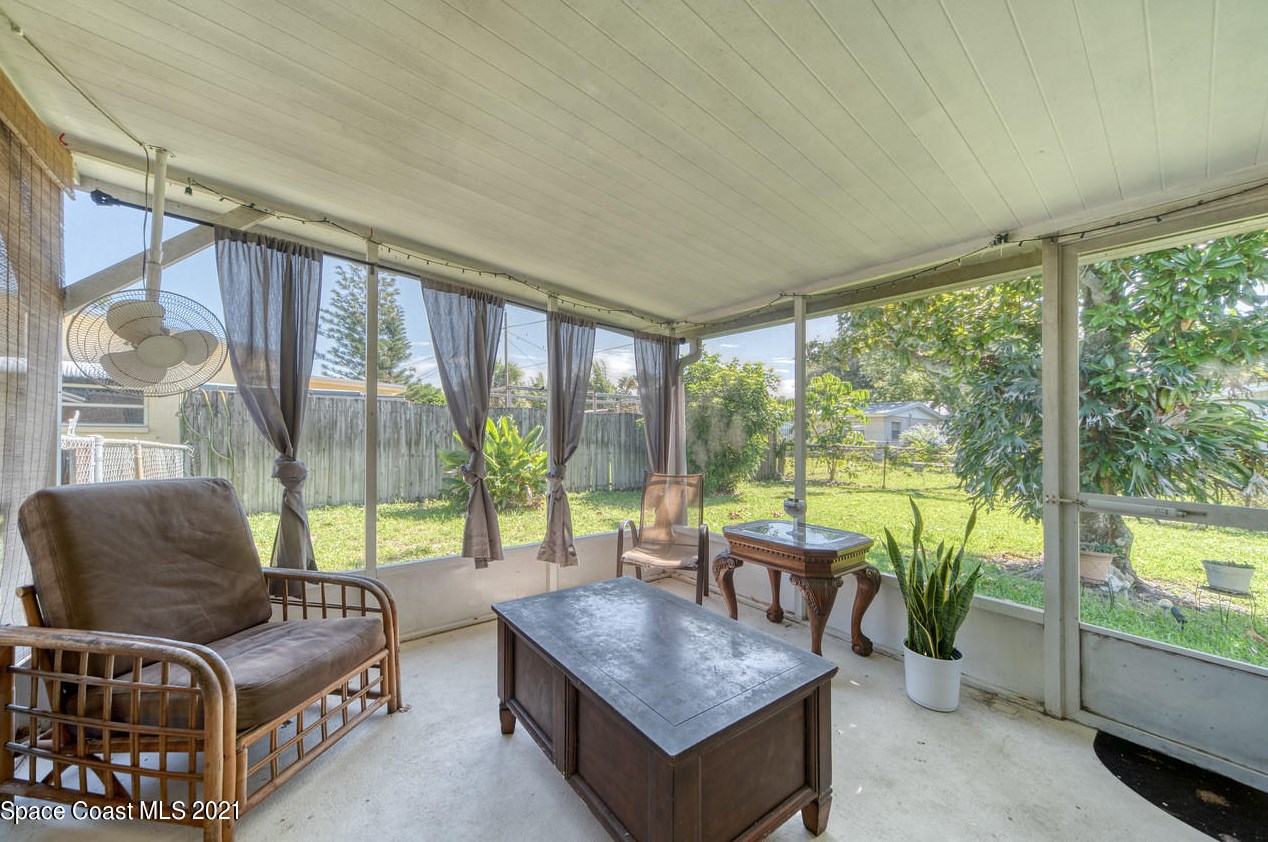 737 Clarke Ave, Melbourne, FL 32935-3022