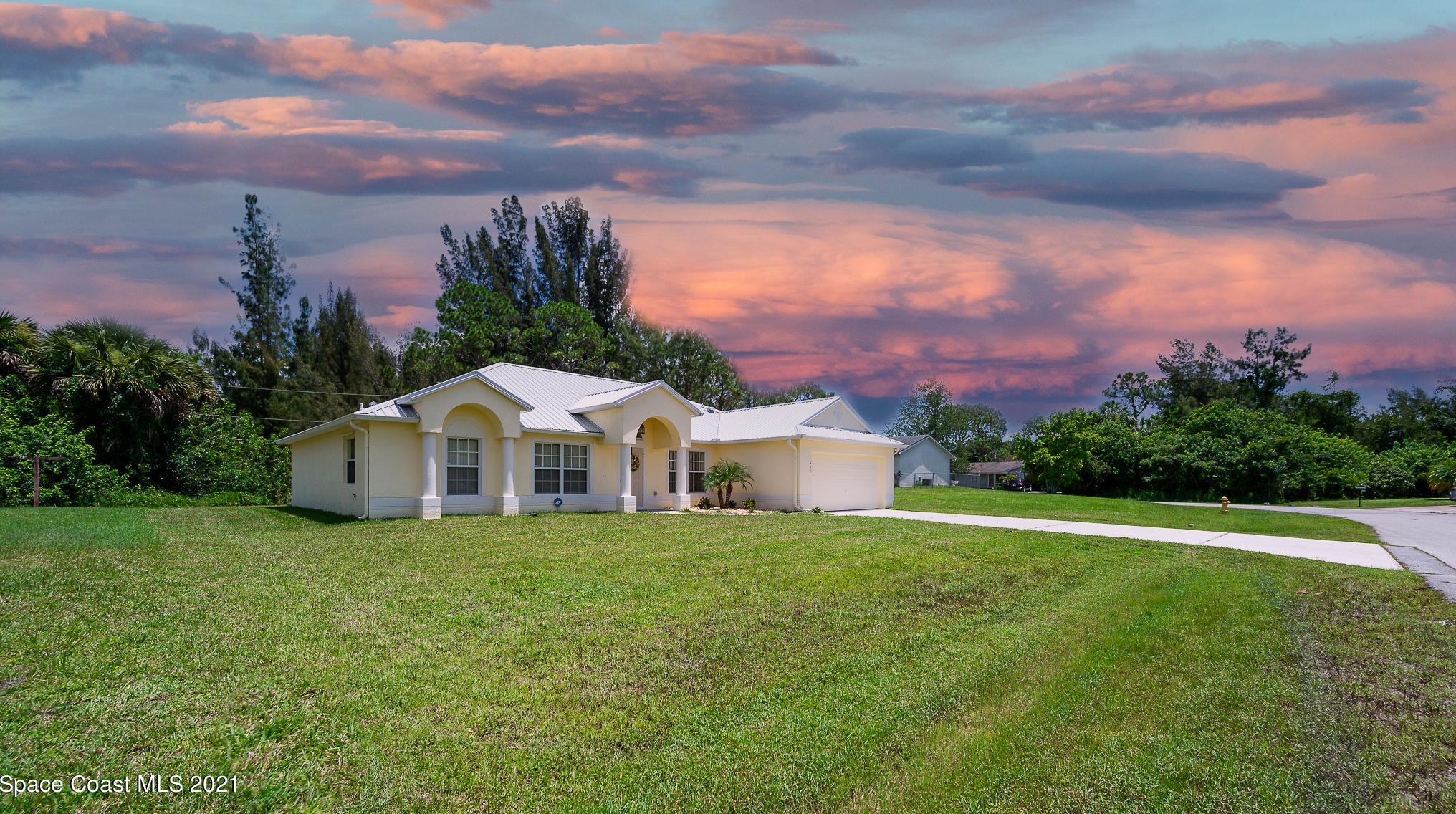 442 Avocado Rd, Melbourne, FL 32907-1825