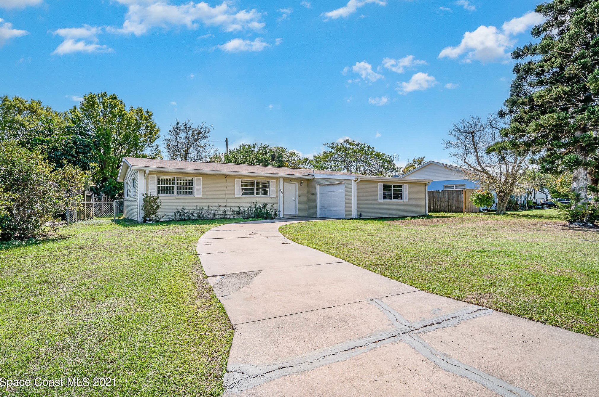 725 Lund Cir, Melbourne, FL 32901-4113