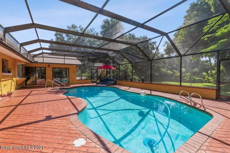 705 River Oaks Ln, Merritt Island, FL 32953