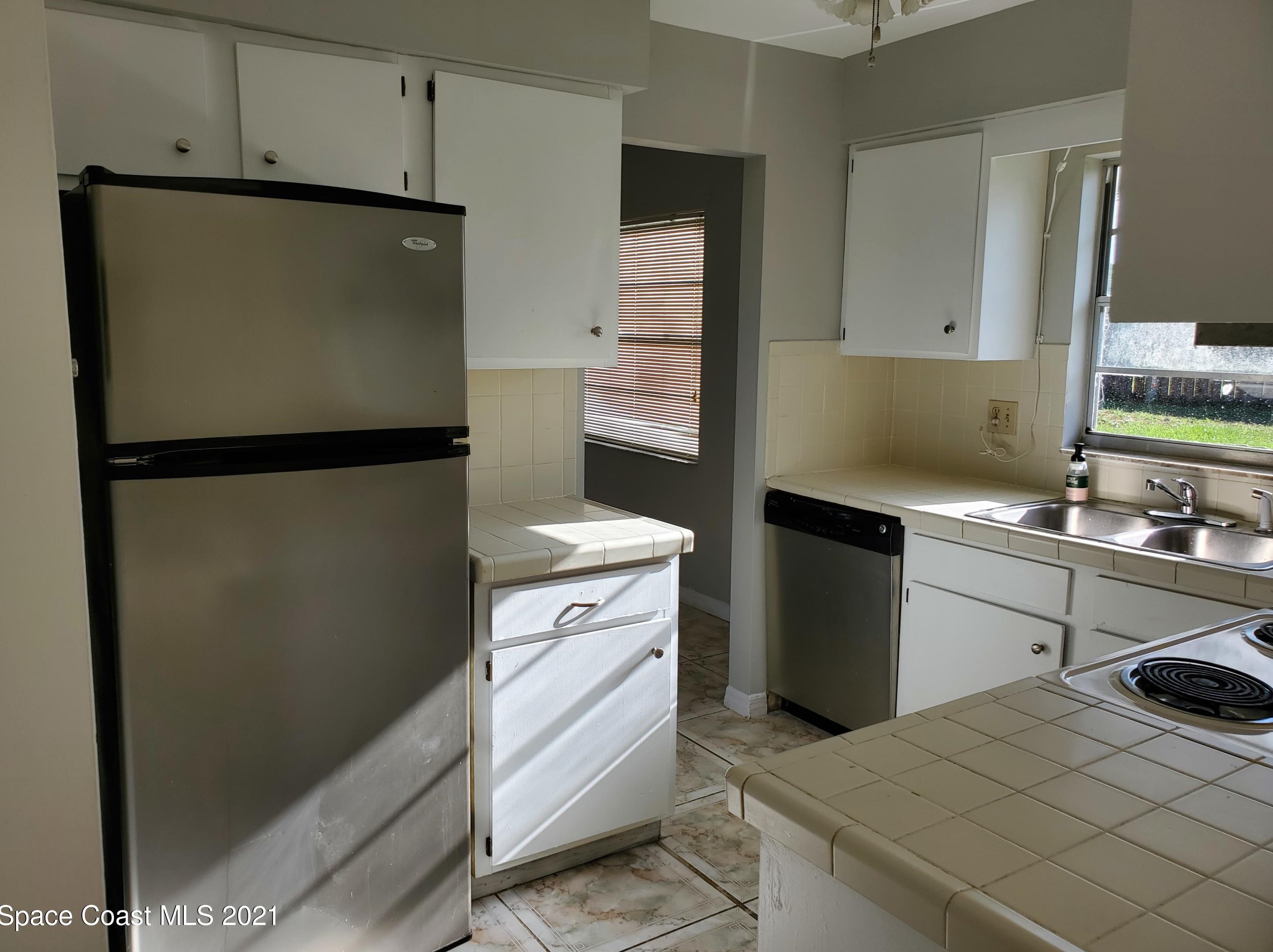 1572 Emerson Dr, Melbourne, FL 32909-3771