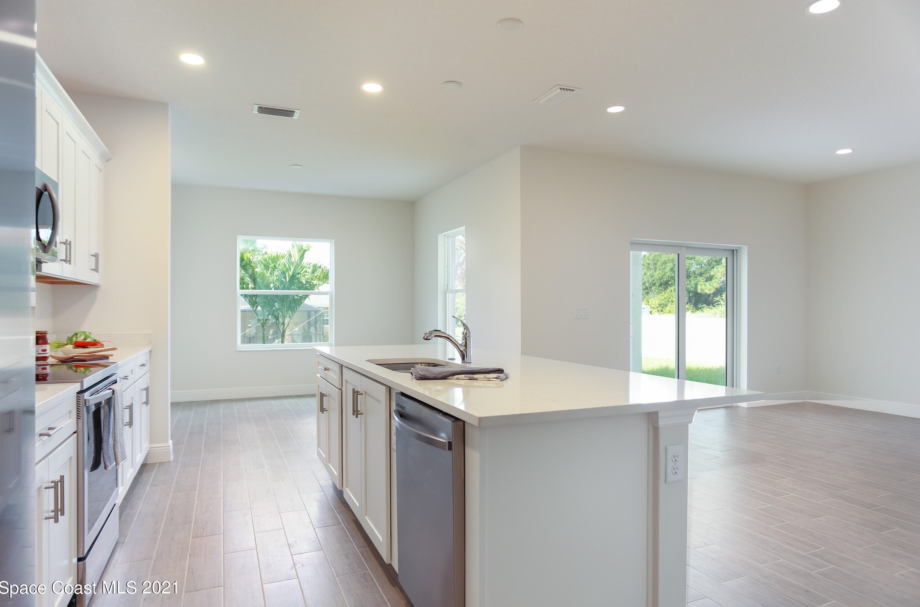 1646 Painter St, Melbourne FL 32909-5654 exterior