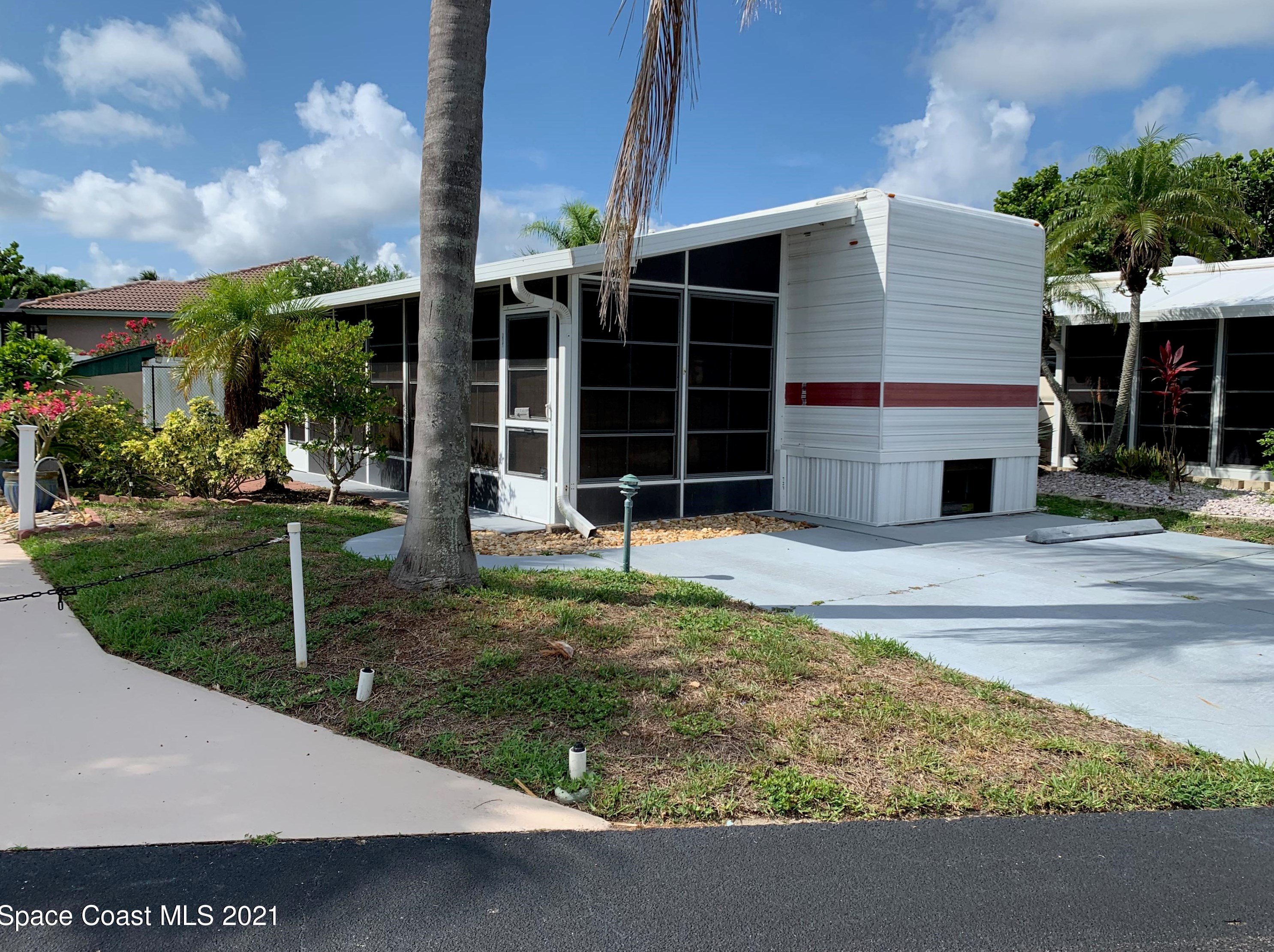 727 Pier Ln, Melbourne, FL 32951-4273
