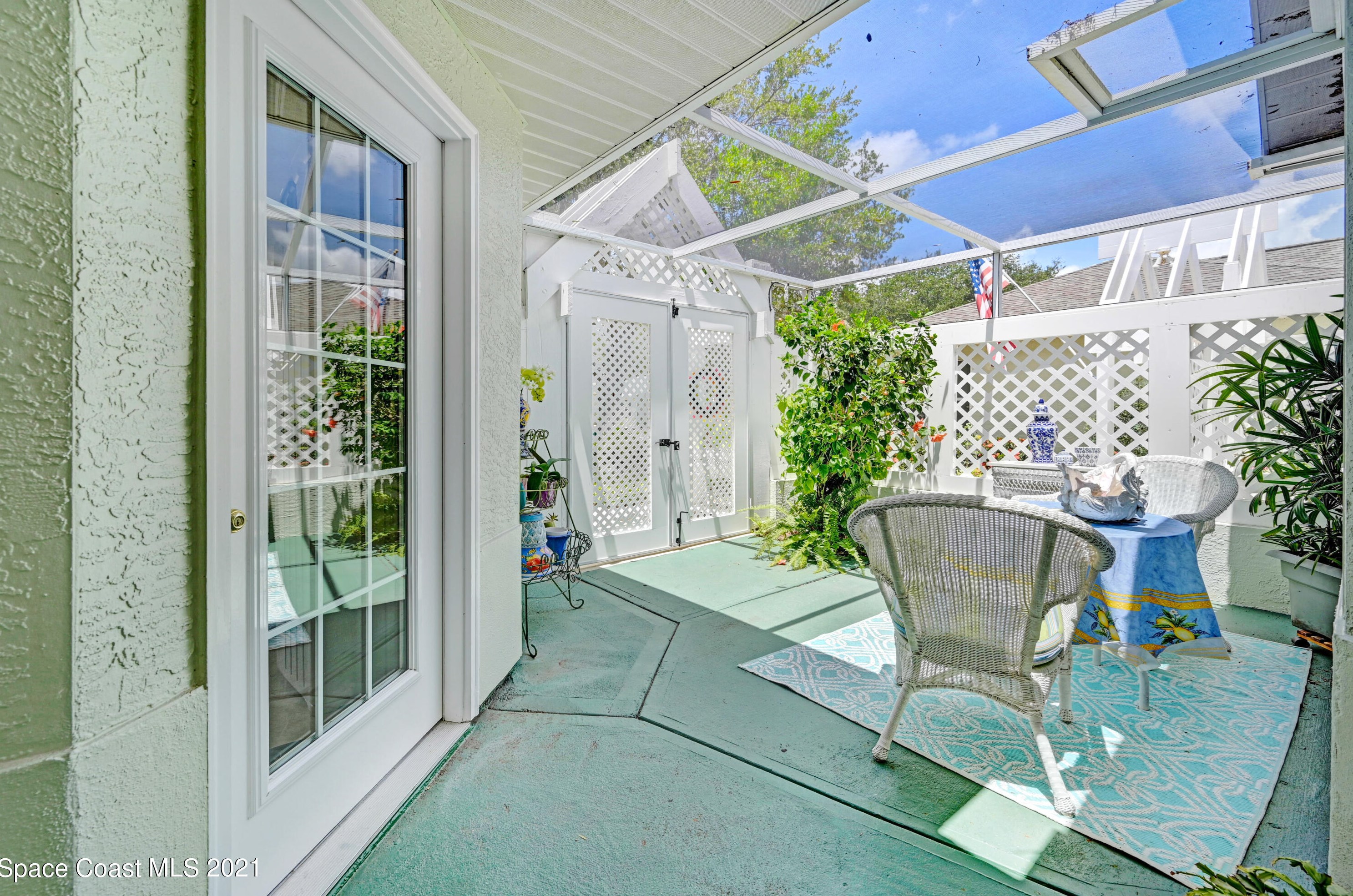 827 Oakwood Dr, Melbourne, FL 32940-1787