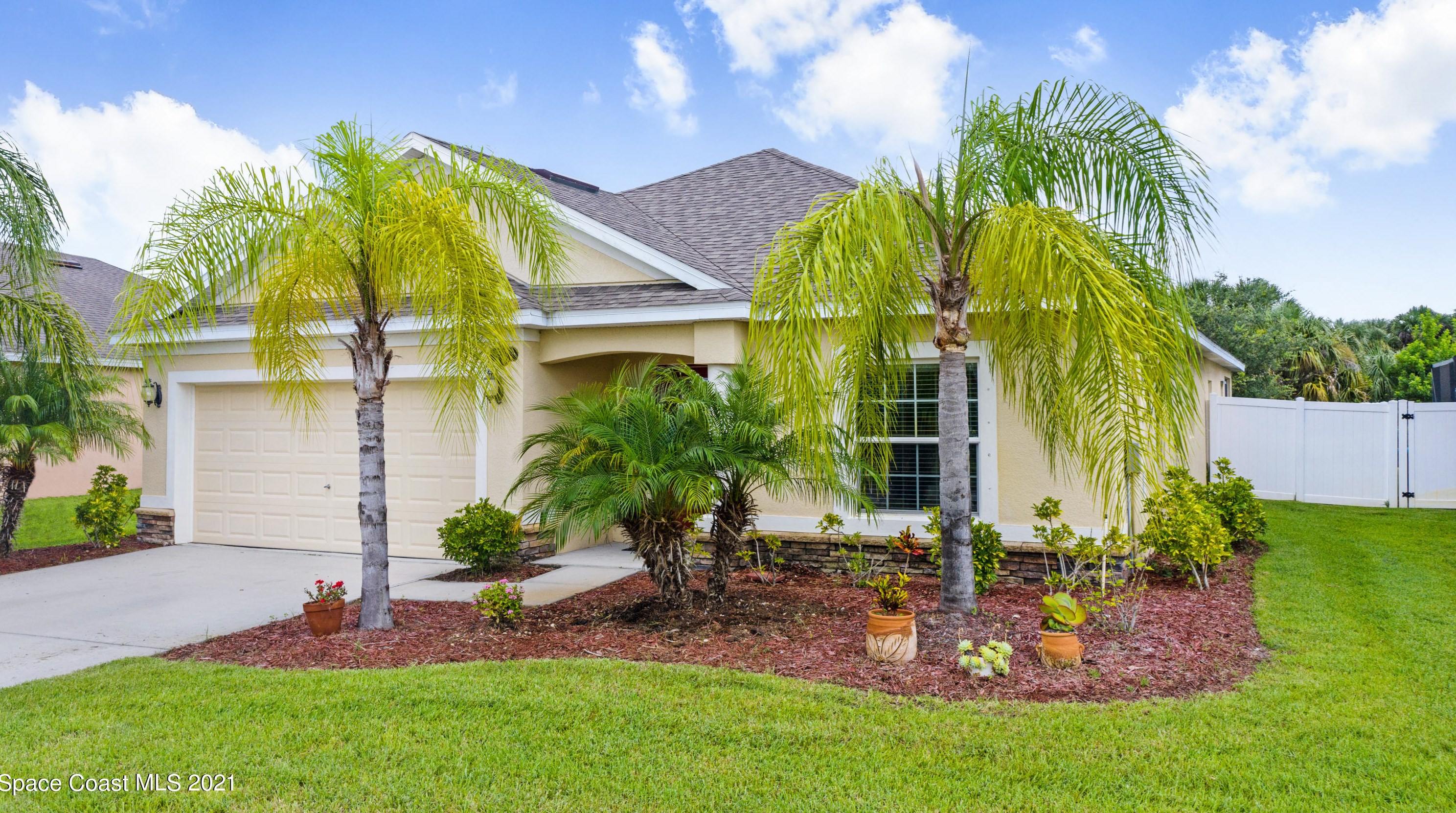 2190 Snapdragon Dr, Melbourne, FL 32907-7221