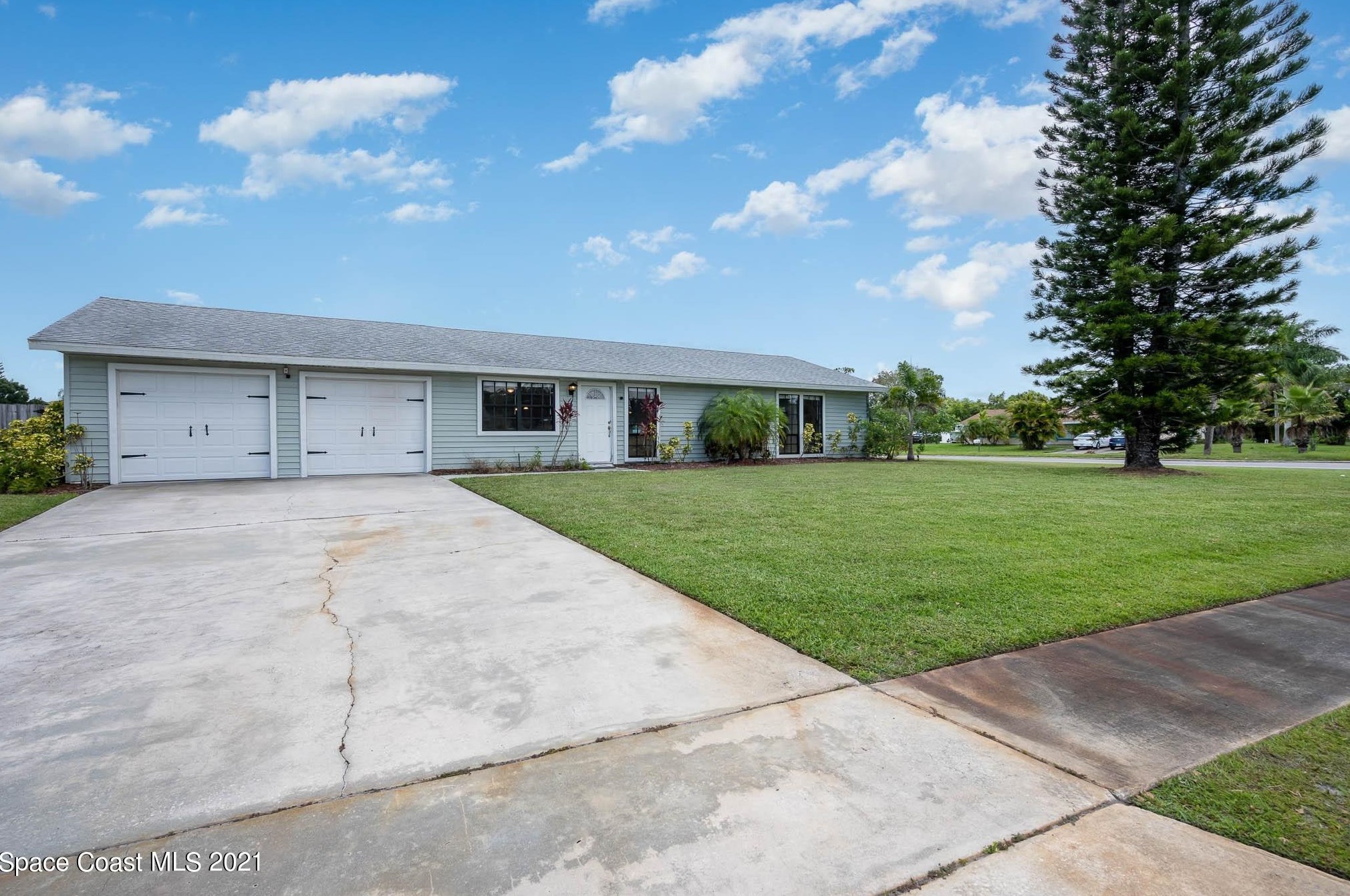 1301 Cindy Cir, Melbourne, FL 32905-3806