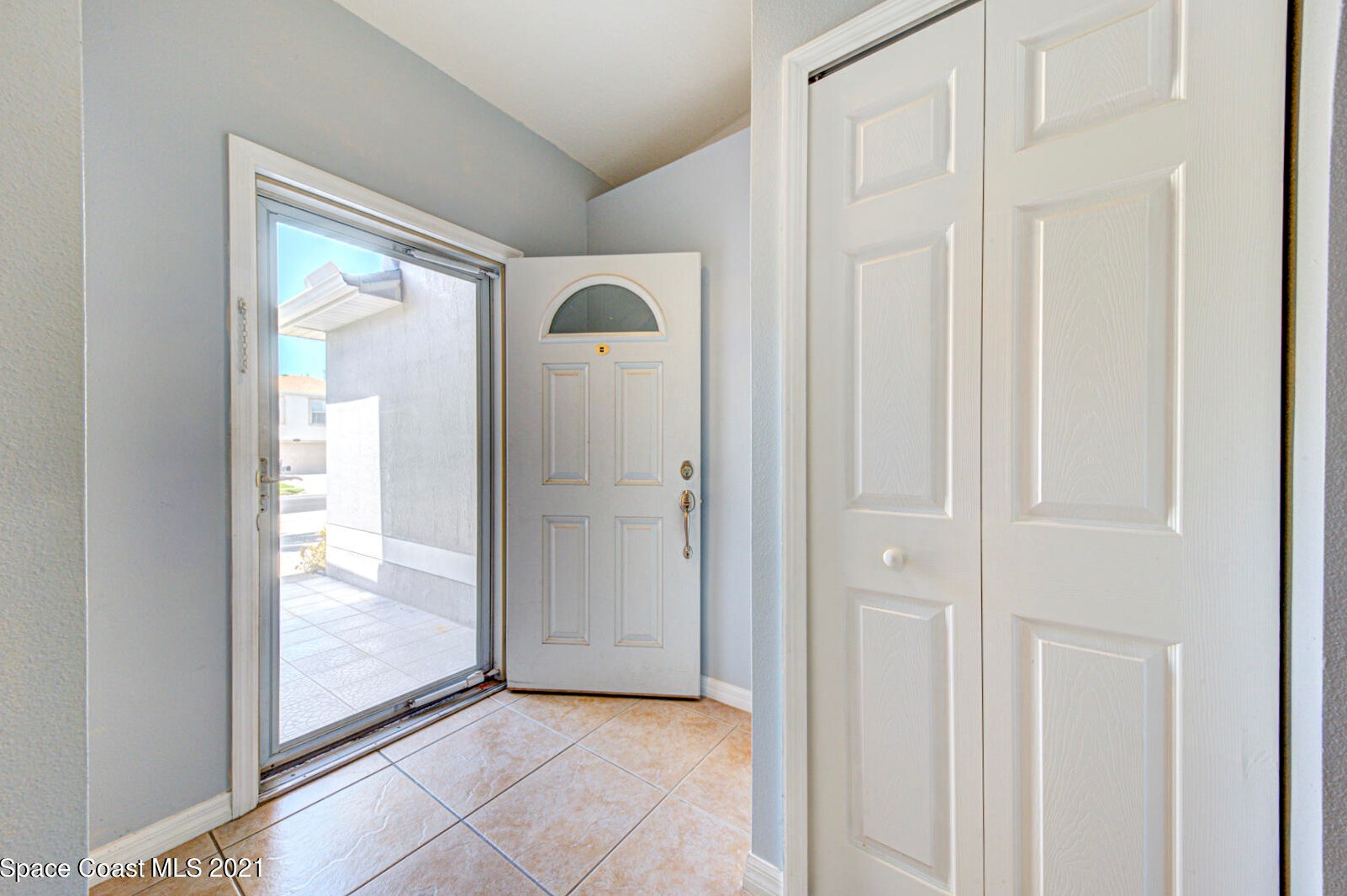 2600 Brookshire Cir, Melbourne, FL 32904-6640