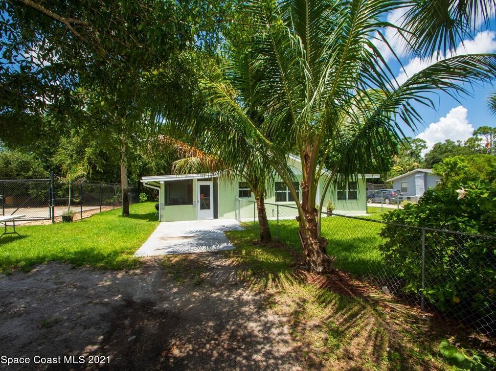 285 27th Ave, Vero Beach, FL 32968