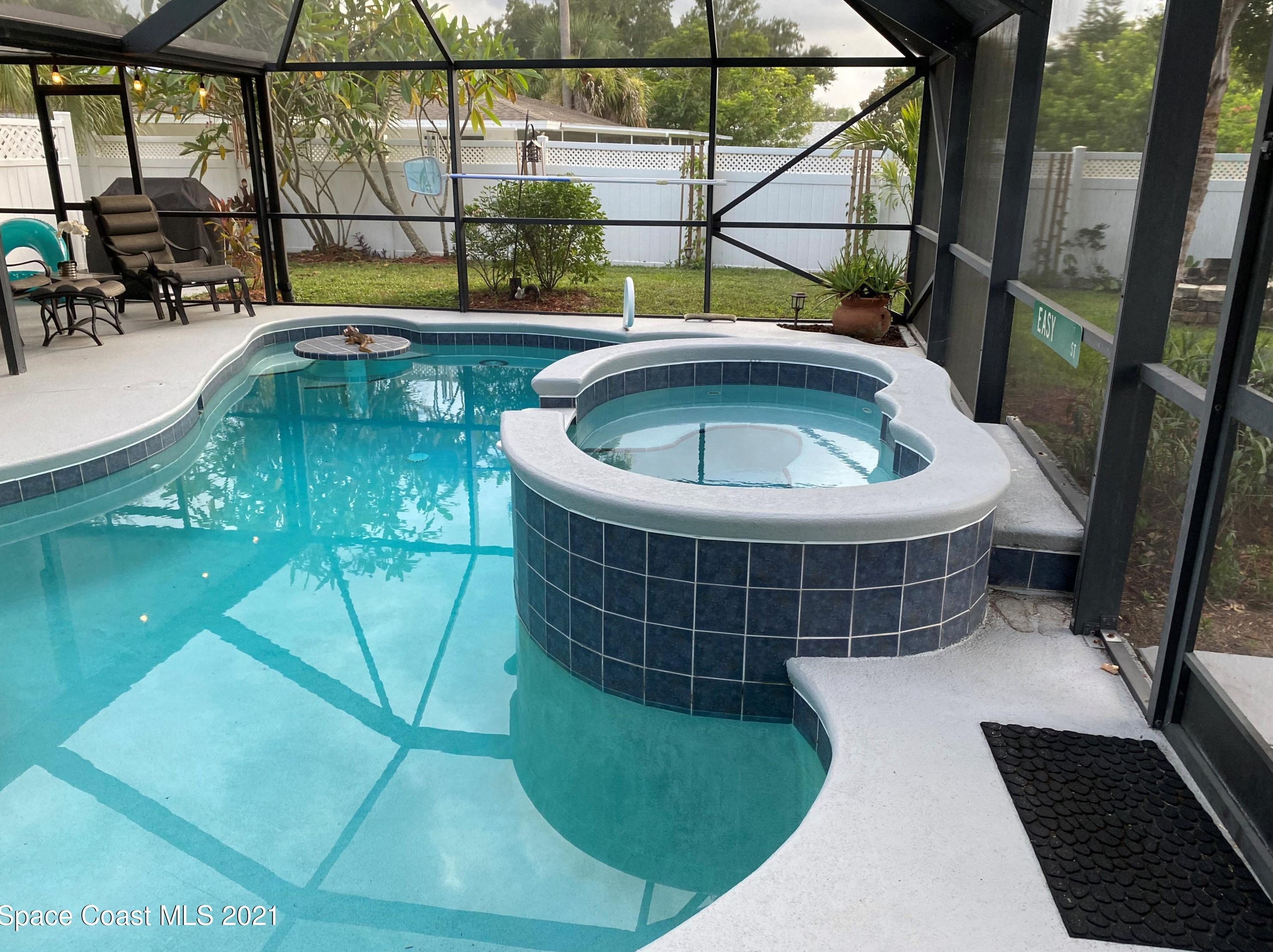 895 Riviera Dr, Melbourne, FL 32905-4437