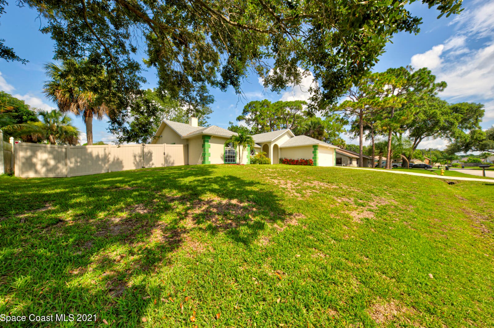 207 Neville Cir, Melbourne, FL 32907-1535
