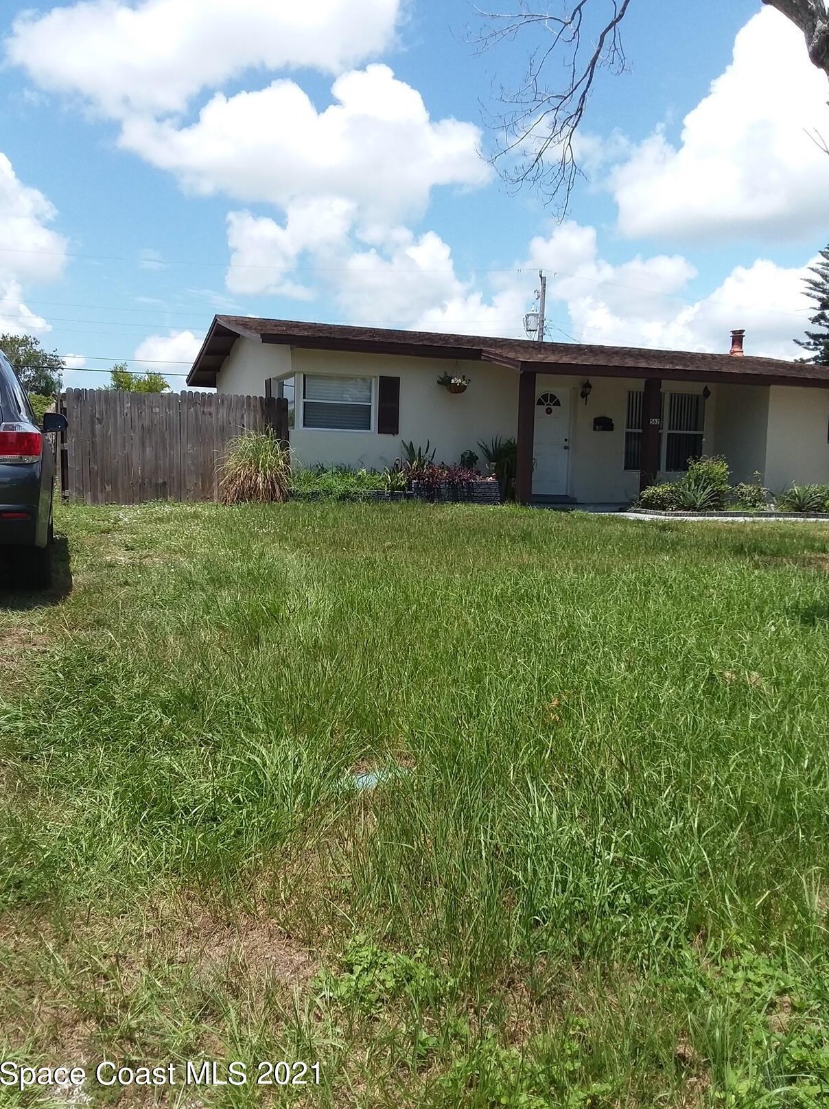 562 Sioux Ave, Melbourne, FL 32935-2647