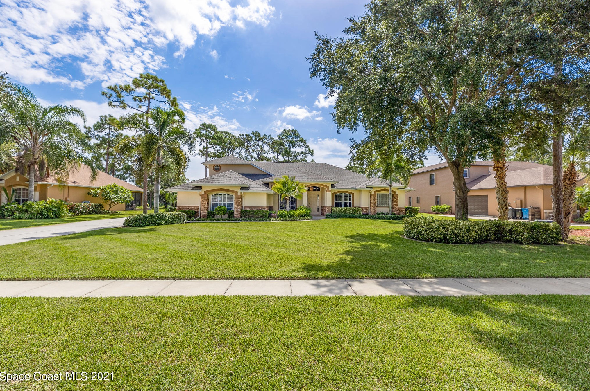 1795 Winding Ridge Cir, Melbourne, FL 32909-2315