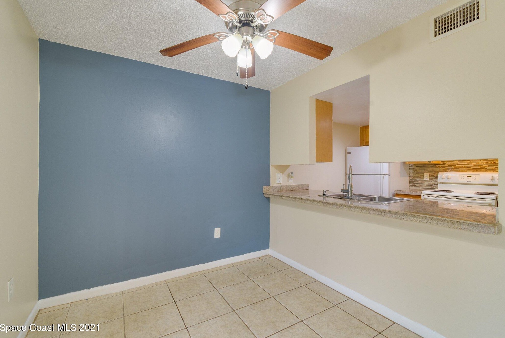 137 San Juan Cir, Melbourne FL 32935-5417 exterior