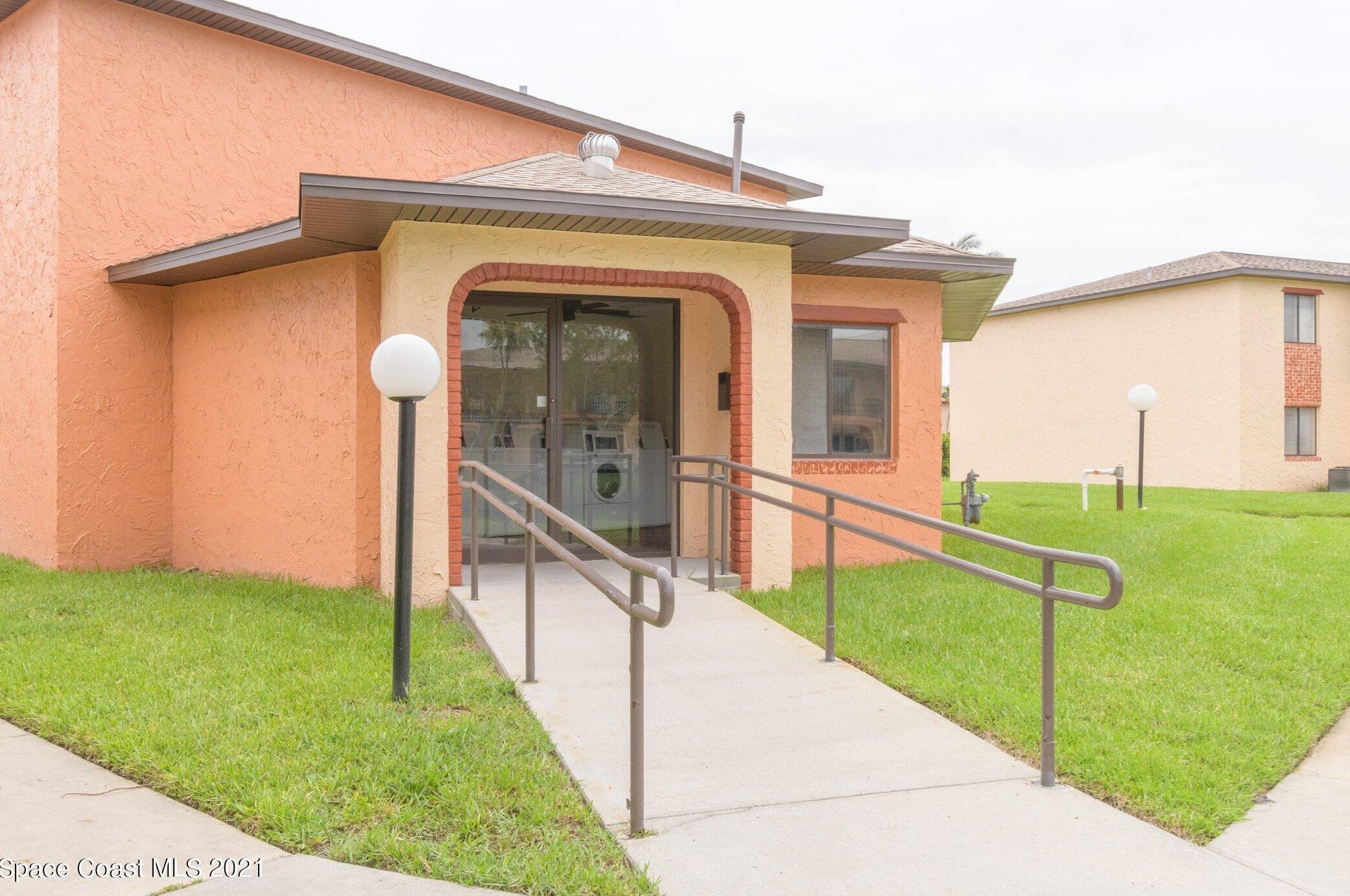 137 San Juan Cir, Melbourne FL 32935-5417 exterior