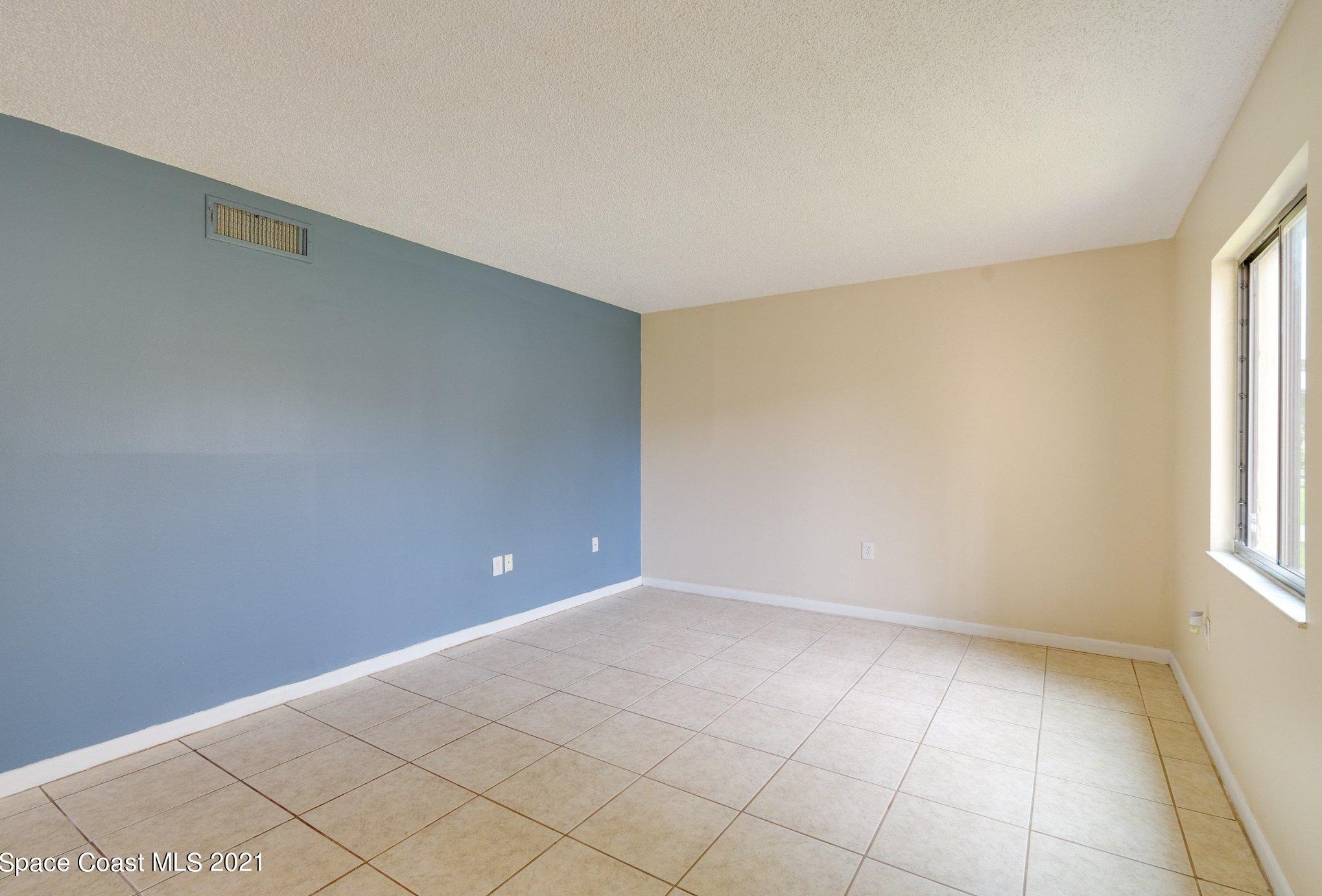 137 San Juan Cir, Melbourne FL 32935-5417 exterior