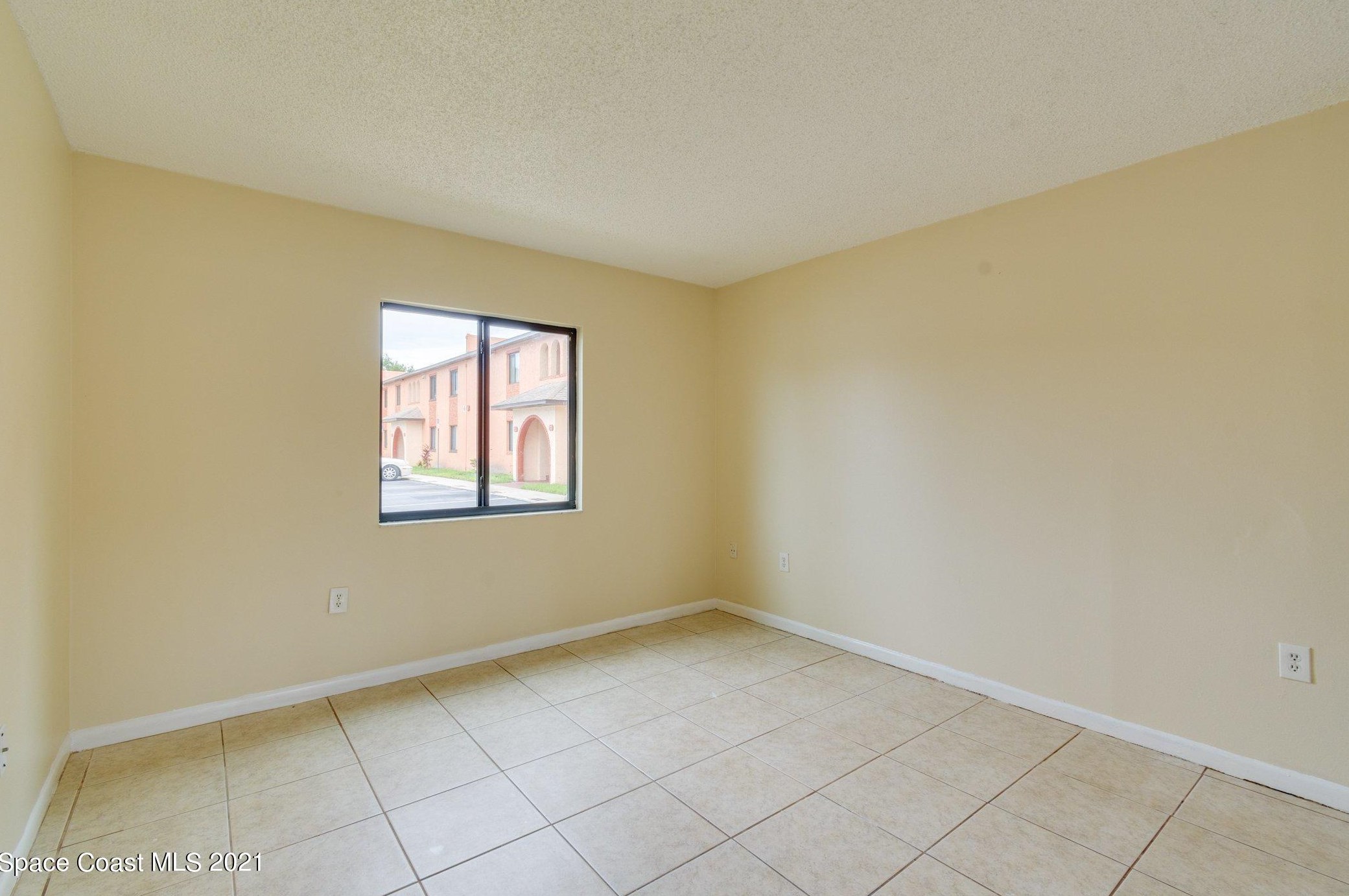 137 San Juan Cir, Melbourne FL 32935-5417 exterior