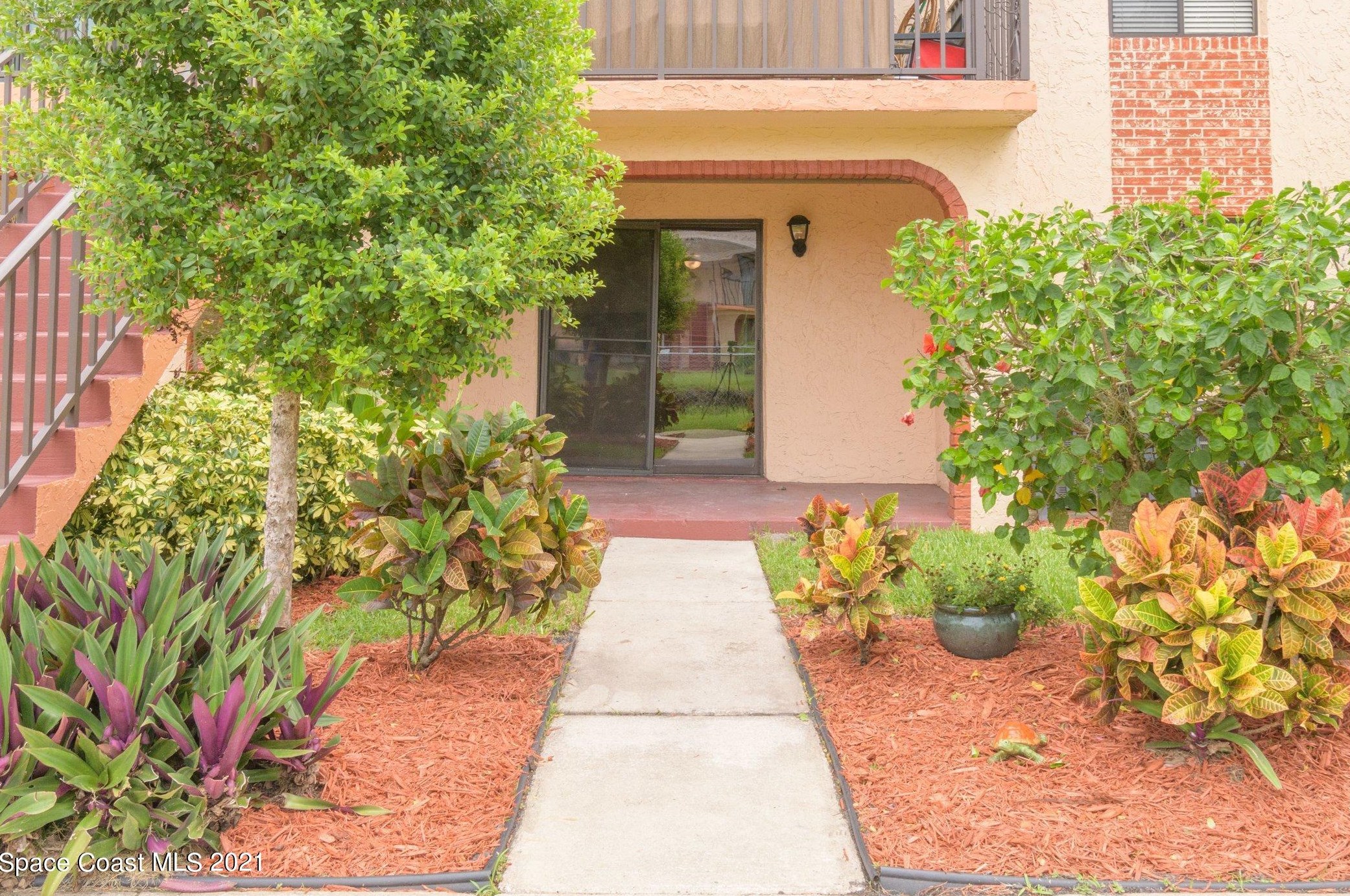 137 San Juan Cir, Melbourne FL 32935-5417 exterior