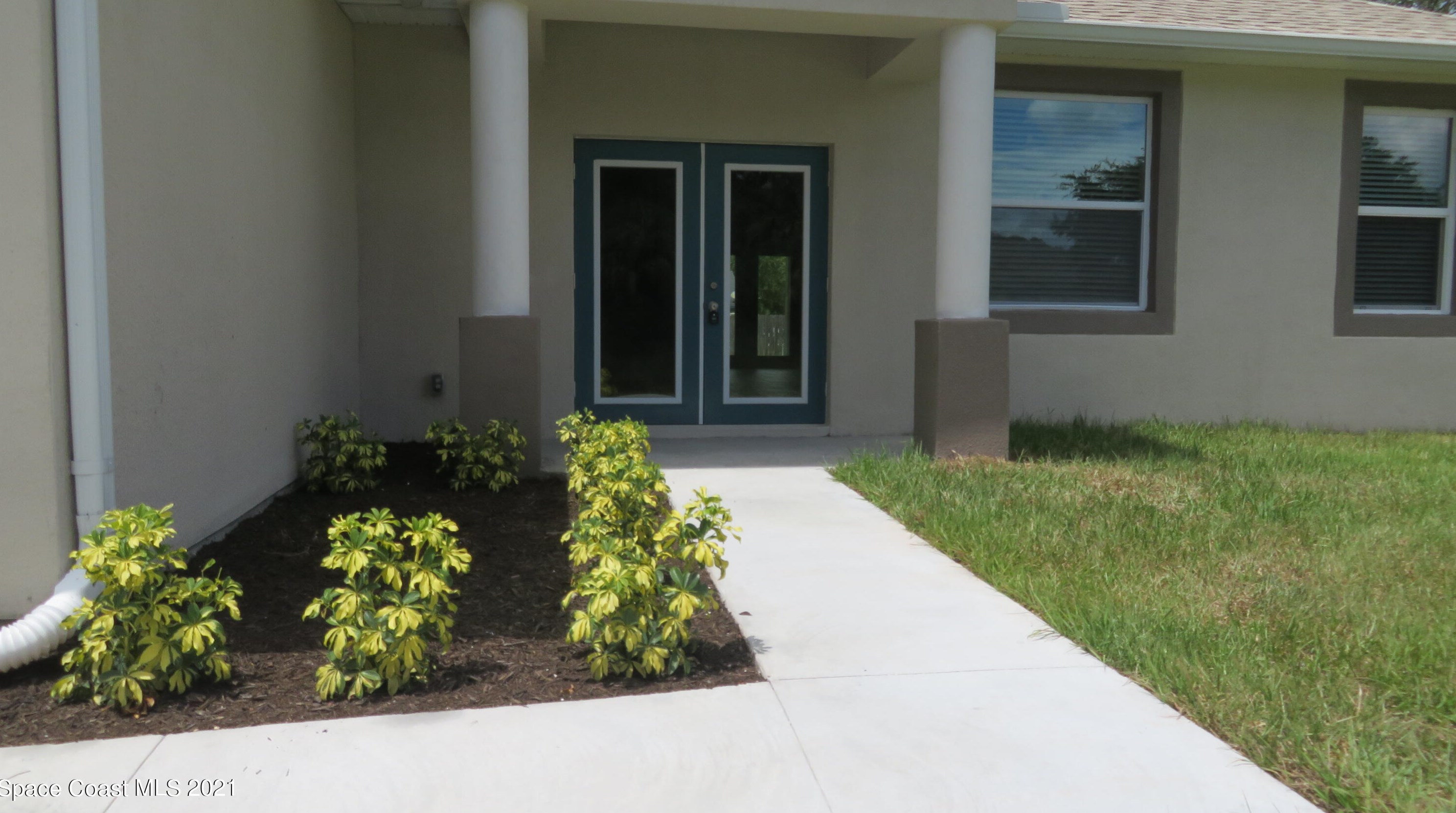 583 Rembrandt St Se, Melbourne, FL 32909