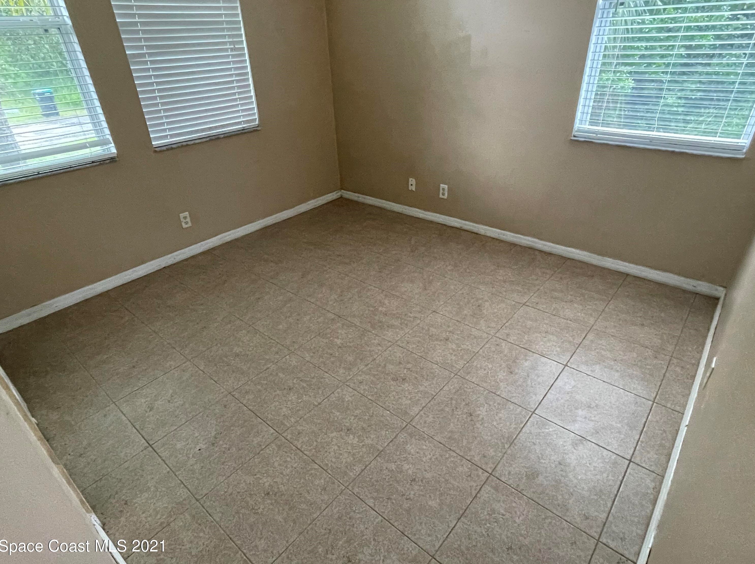 561 Lambert St Sw, Melbourne, FL 32908