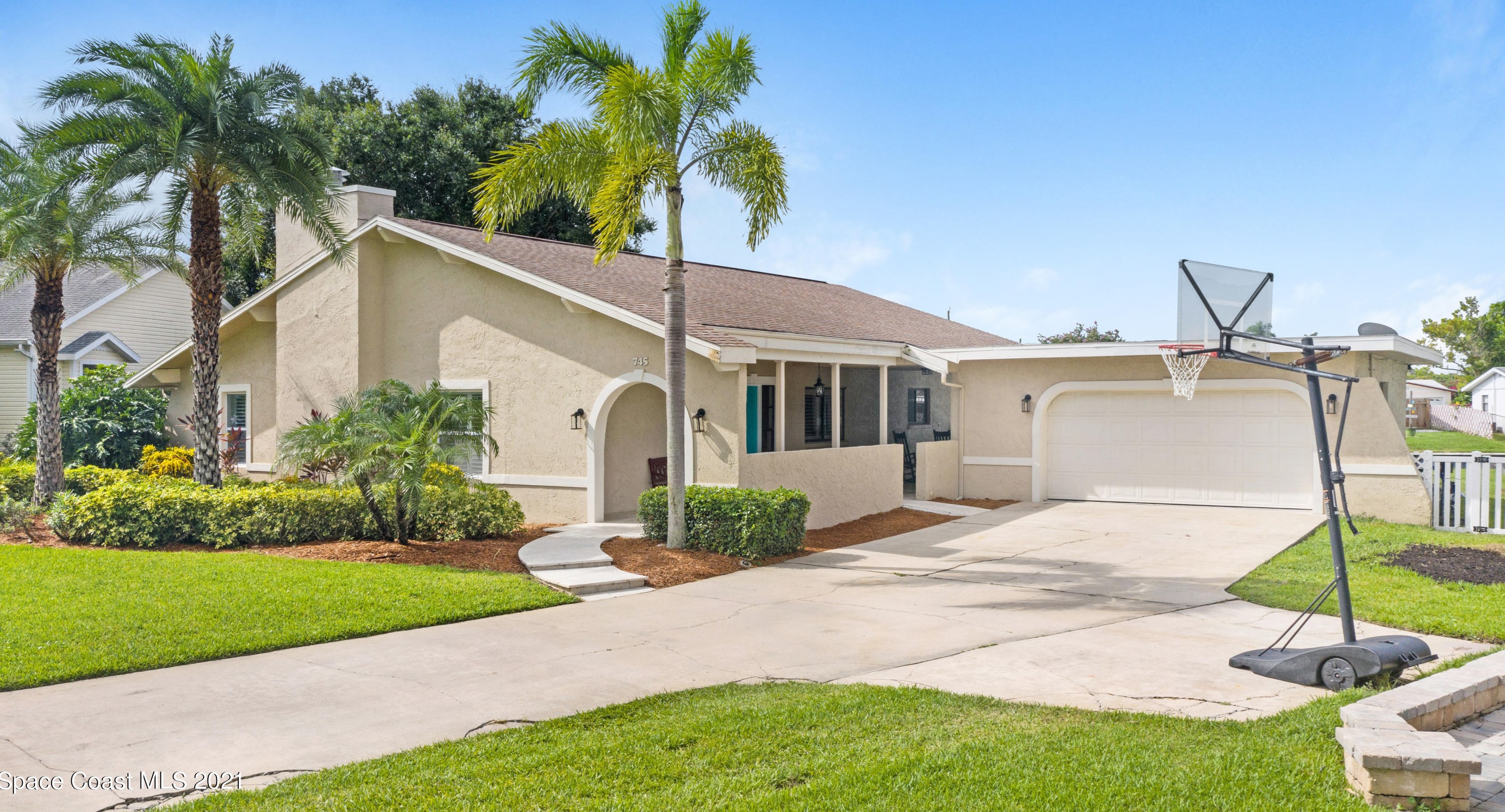 745 Lakewood Cir, Merritt Island, FL 32952-5800