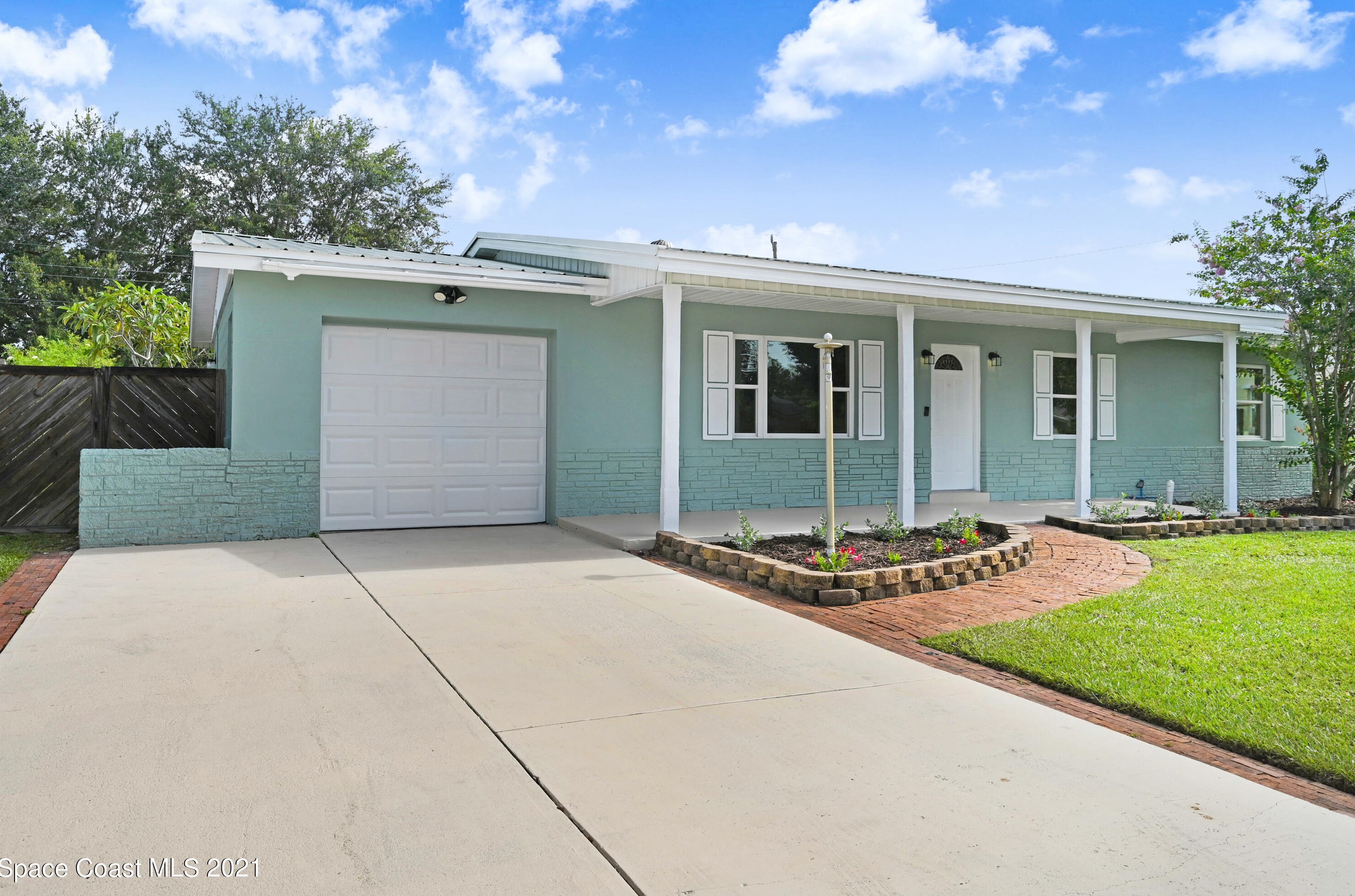 250 Hickory Ave, Merritt Island, FL 32953
