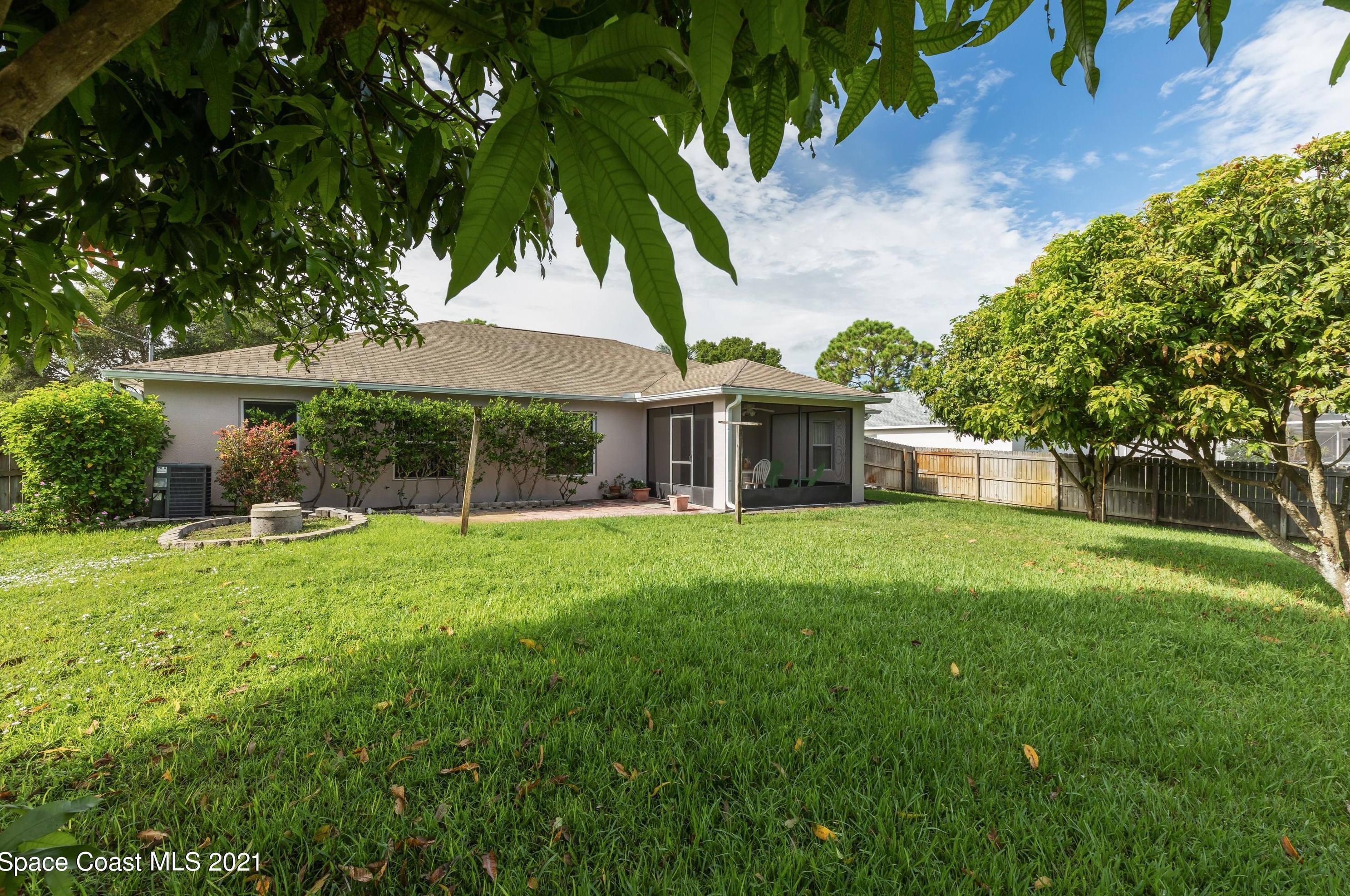 1363 Scranton St, Melbourne, FL 32908-6220