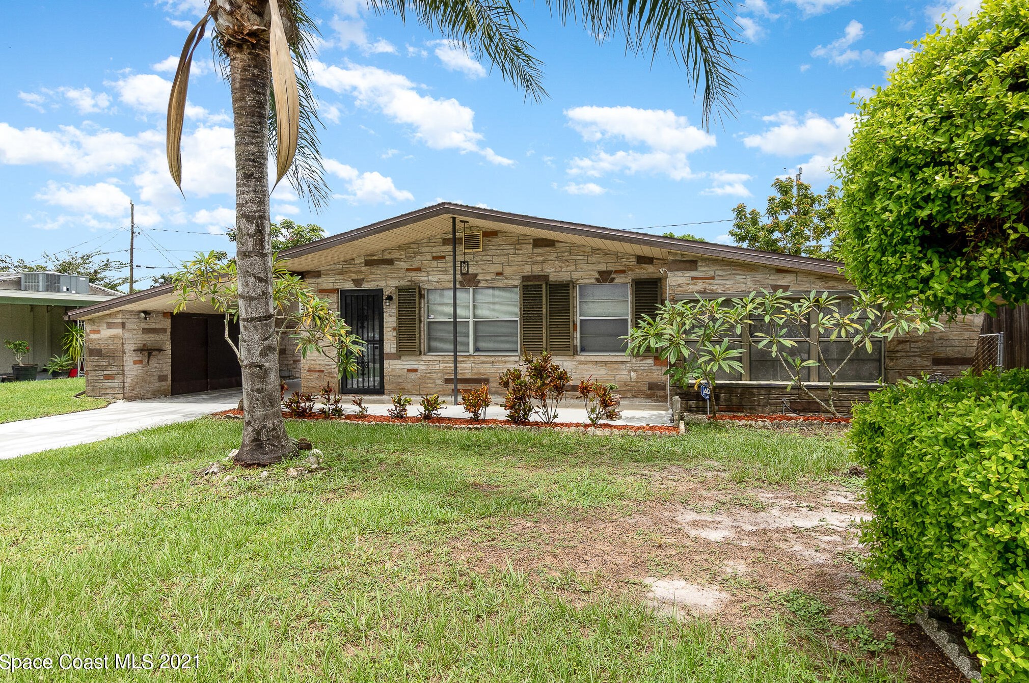 2624 Coventry Rd, Melbourne, FL 32935-2925