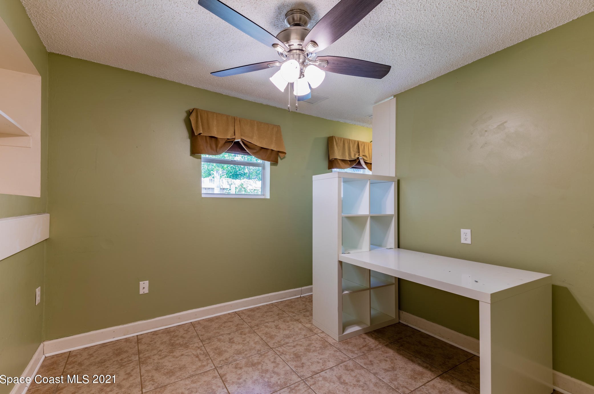 2250 Pineapple Ave, Melbourne FL 32935-6640 exterior