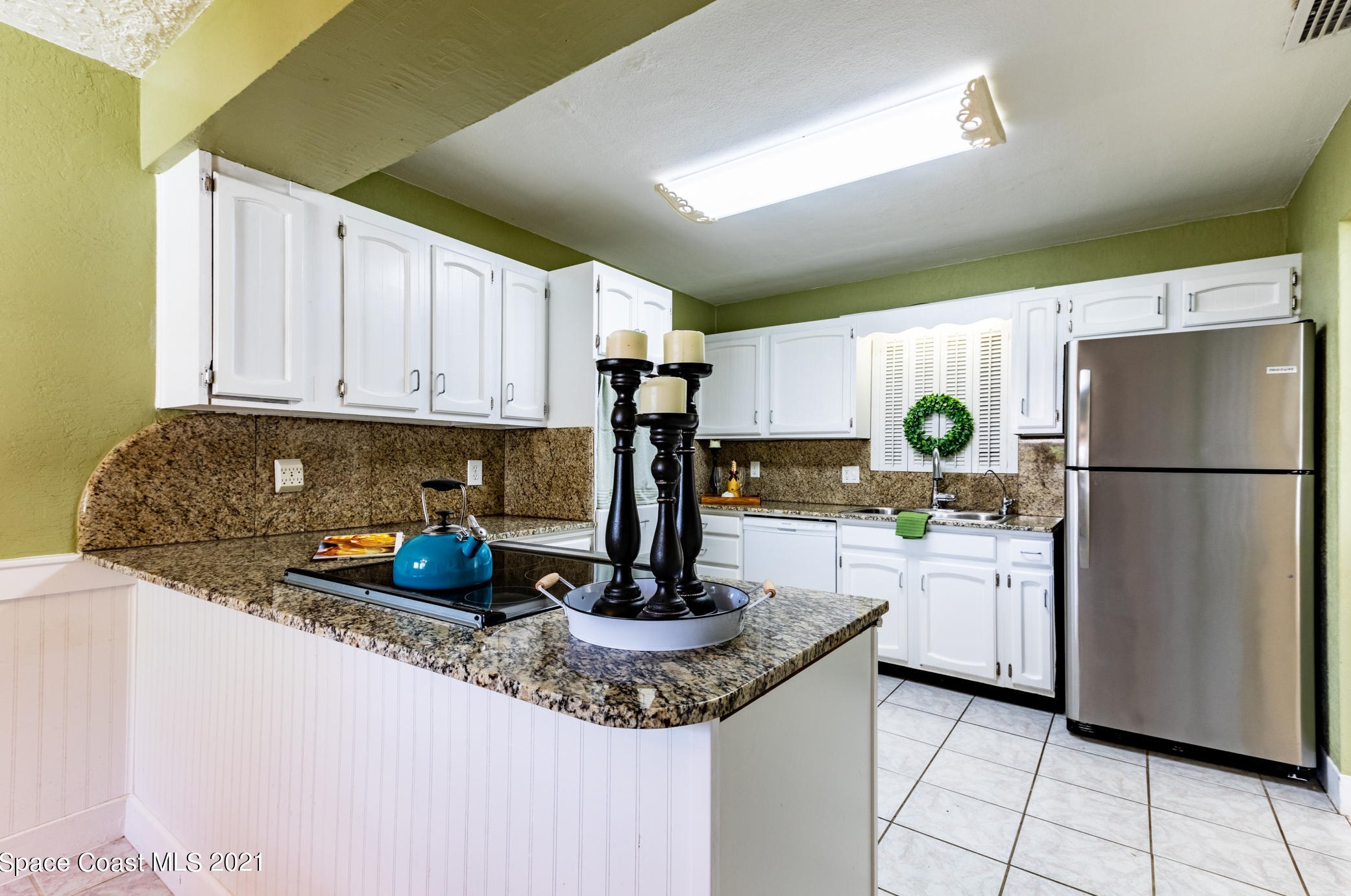 2250 Pineapple Ave, Melbourne FL 32935-6640 exterior