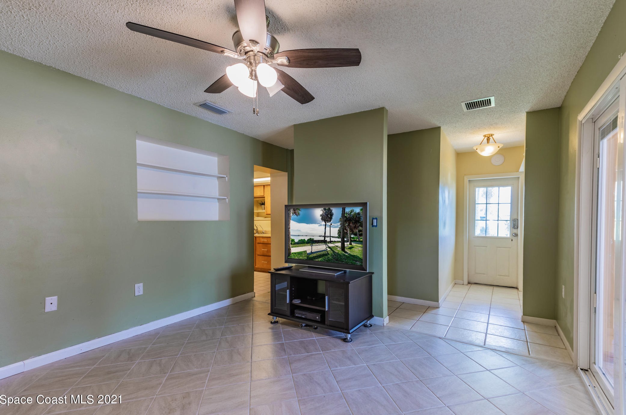 2250 Pineapple Ave, Melbourne FL 32935-6640 exterior