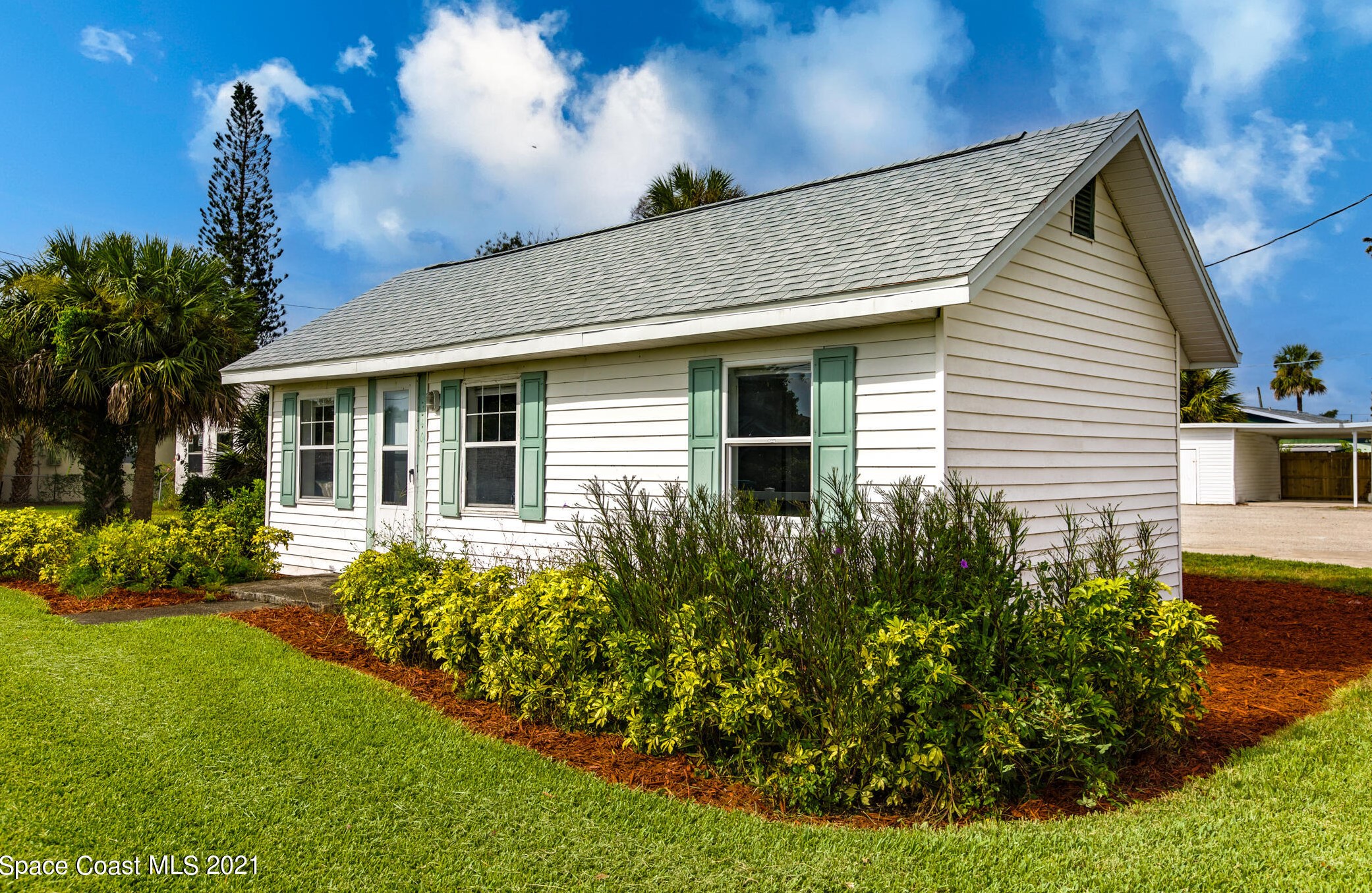 2250 Pineapple Ave, Melbourne FL 32935-6640 exterior