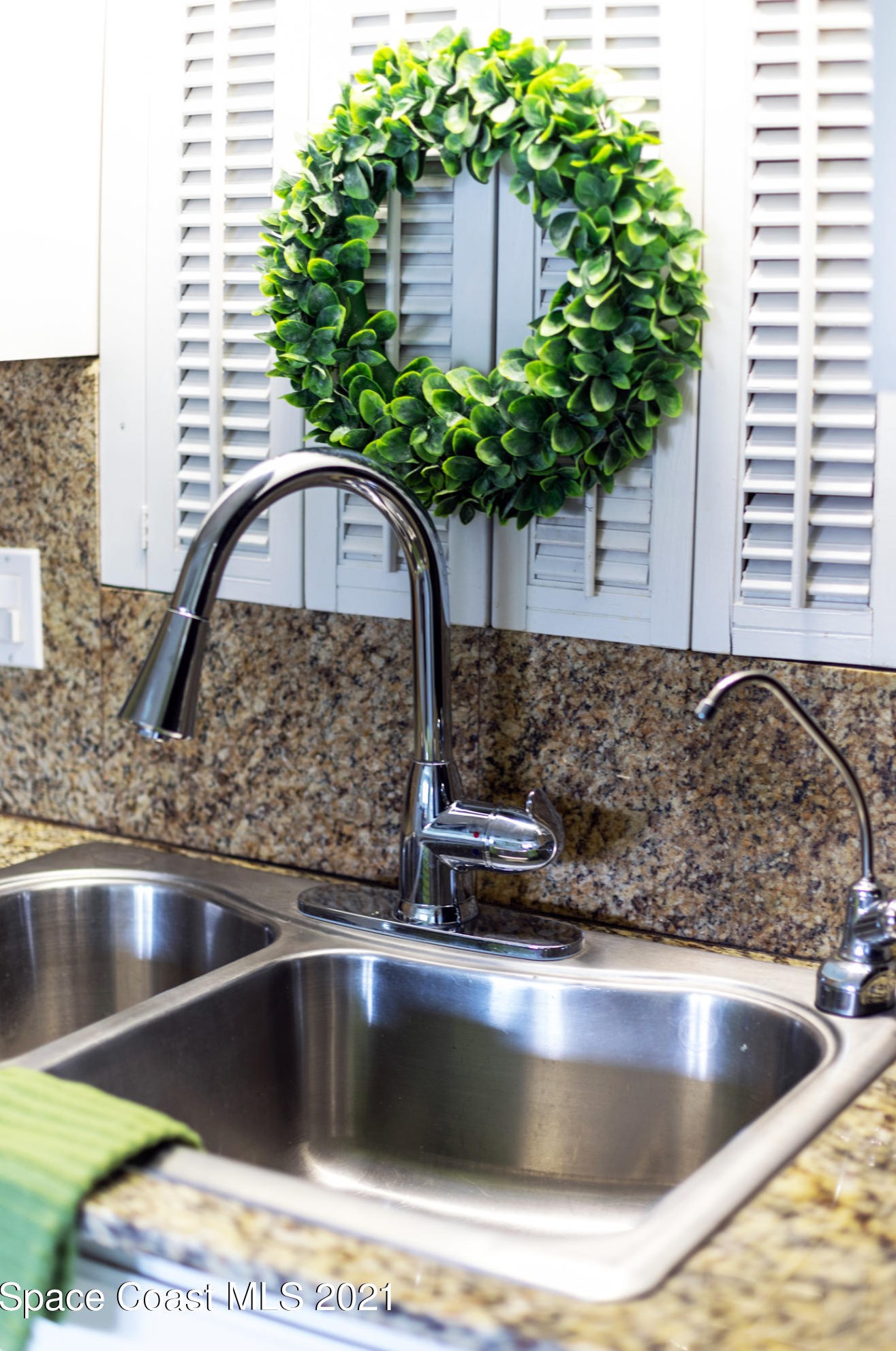 2250 Pineapple Ave, Melbourne FL 32935-6640 exterior