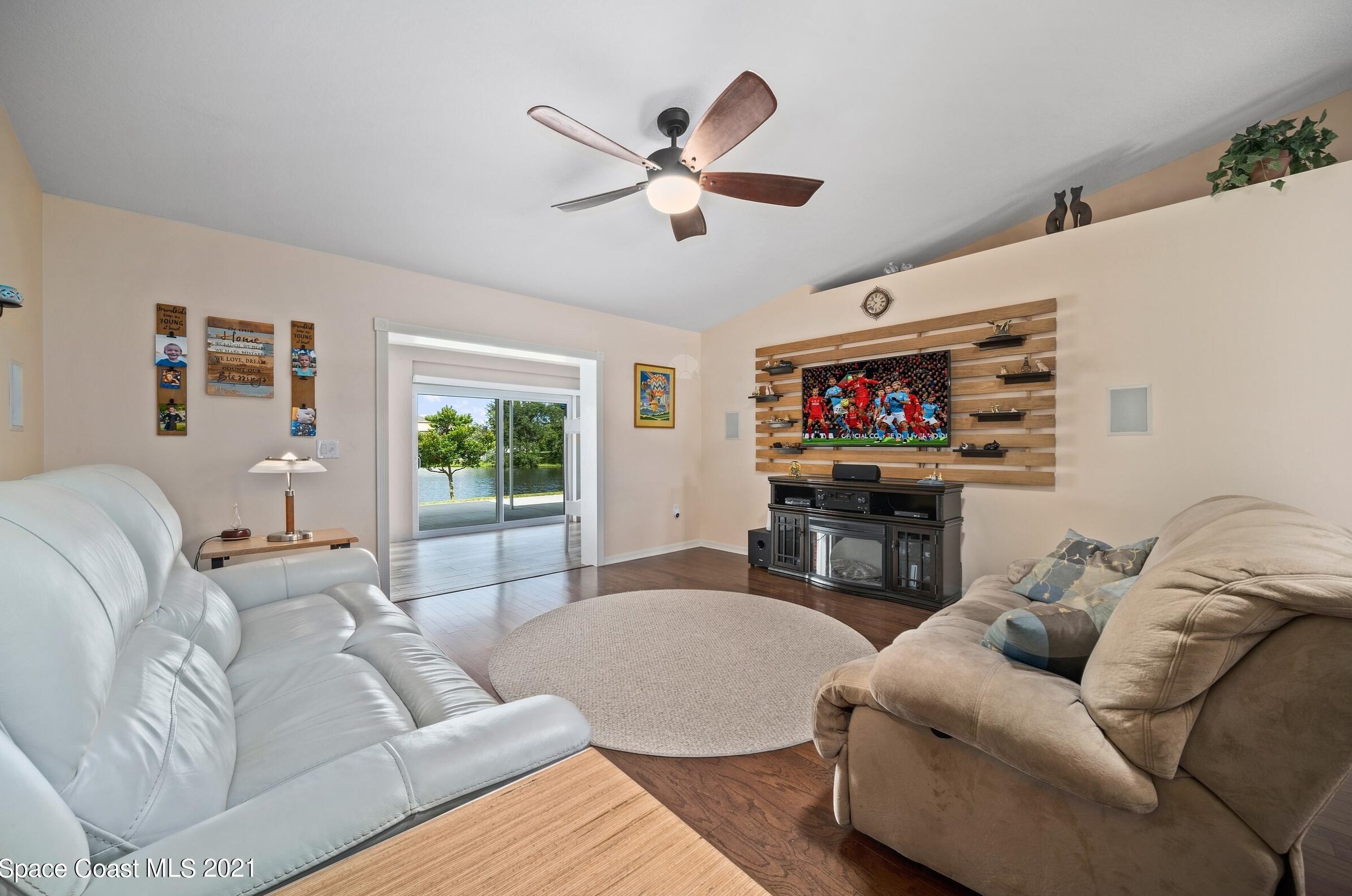 2271 Brookshire Cir, Melbourne, FL 32904-6681