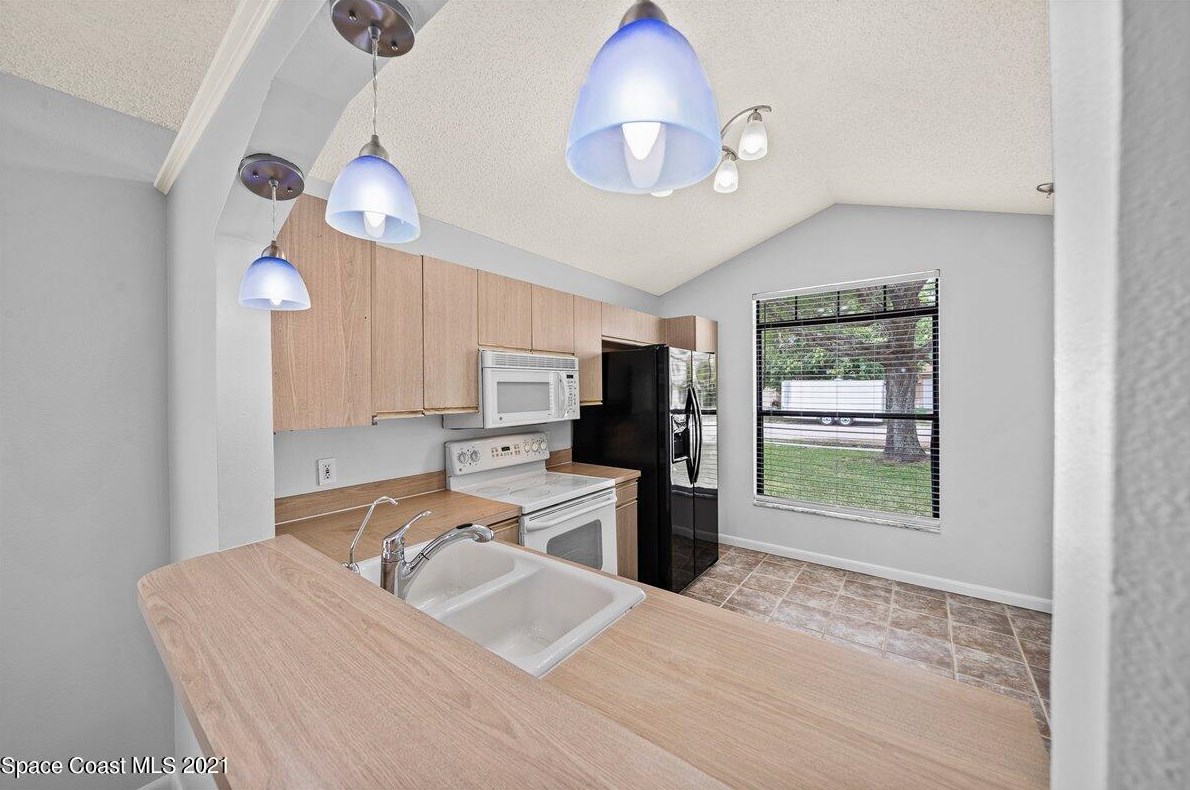 1772 Clover Cir, Melbourne FL  32935-5582 exterior