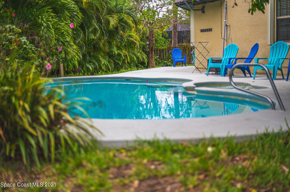 8 Colonial Way, Melbourne, FL 32937-4305
