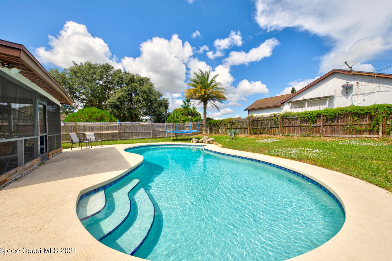 2253 Columbus St, Melbourne, FL 32907-2628