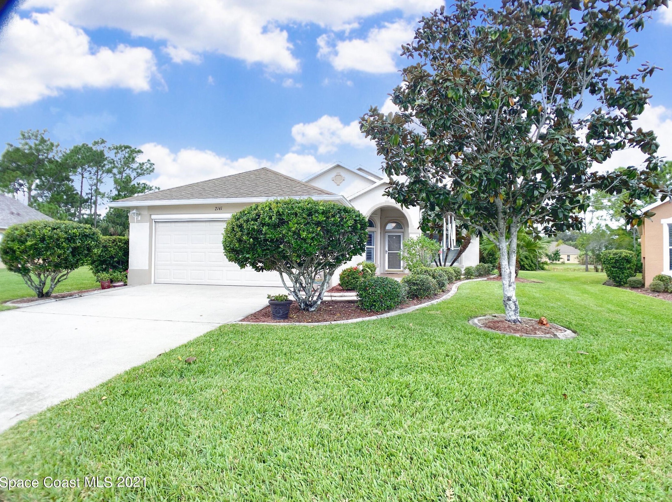 2141 Chinaberry Cir, Melbourne, FL 32909-6823