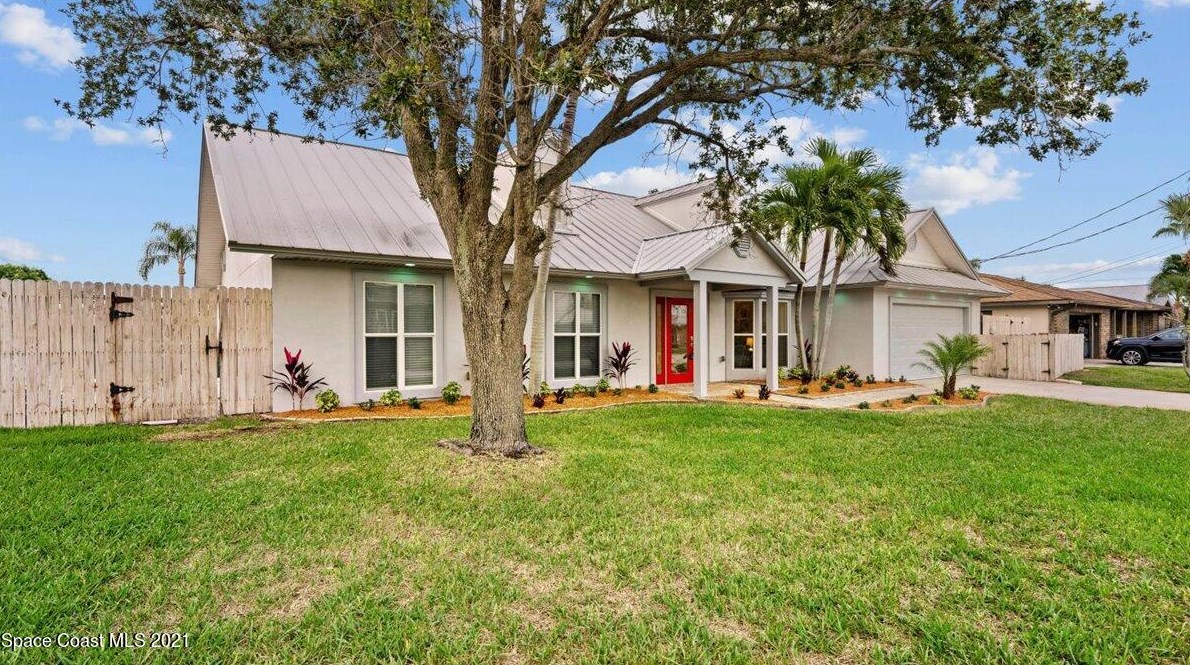 660 Canal Ct, Melbourne, FL 32937-3943