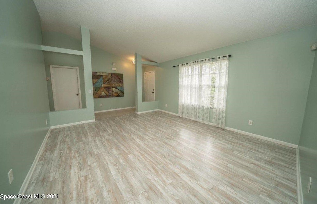 1094 Glendale Ave, Melbourne, FL 32907-9232