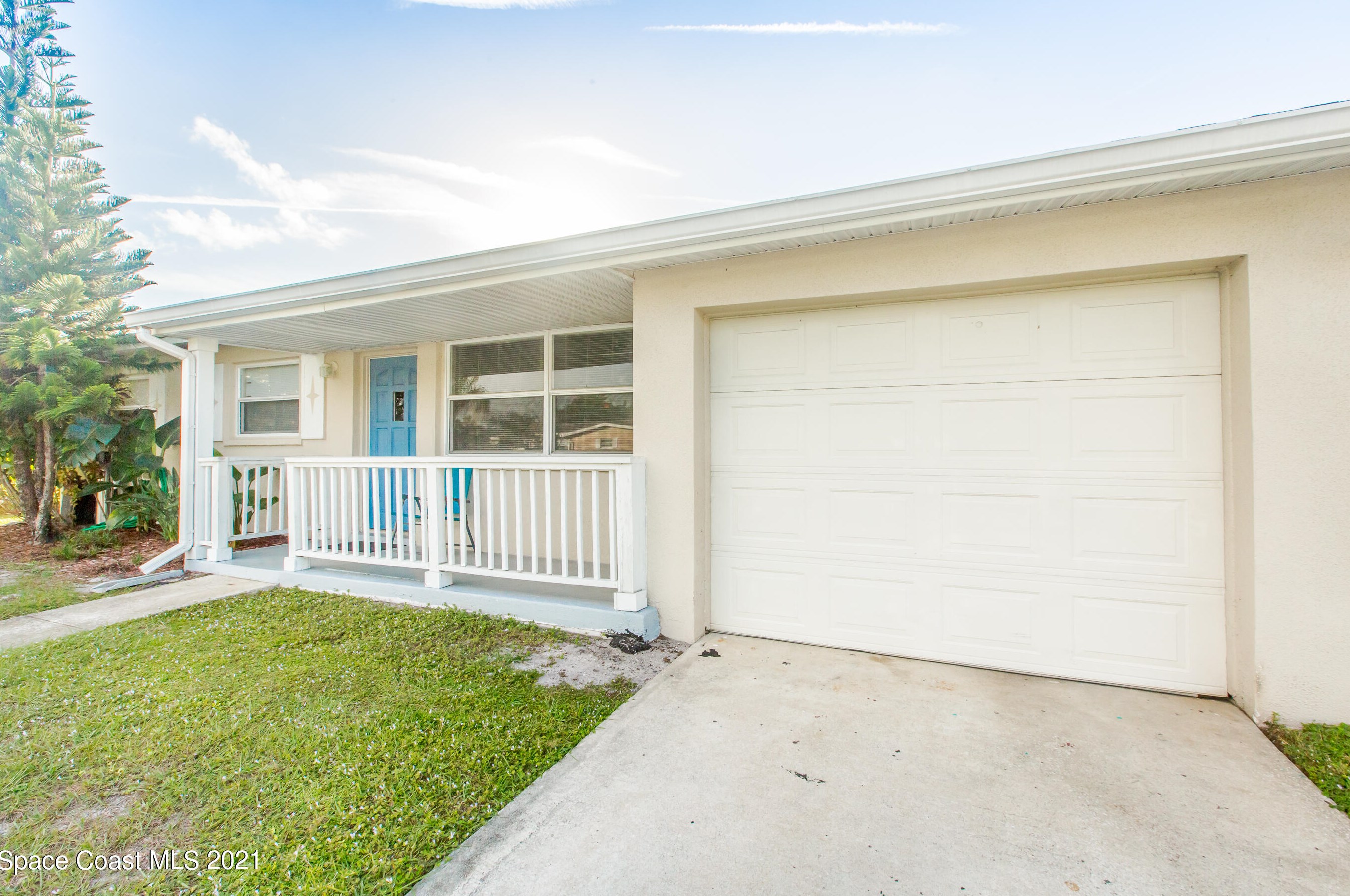 594 Oxford Ave, Melbourne, FL 32935-3010
