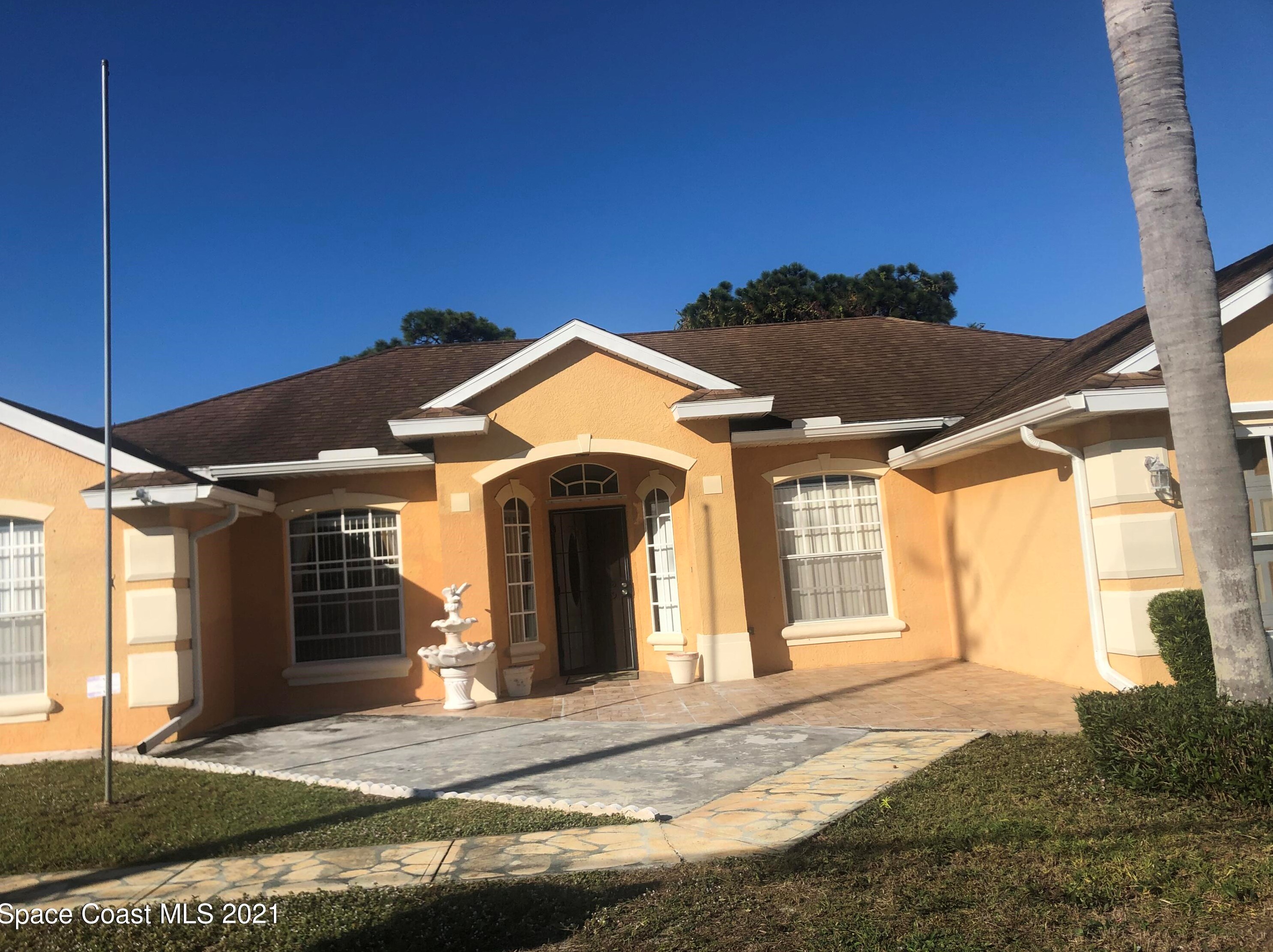 1692 Emerson Dr, Melbourne, FL 32909-3775